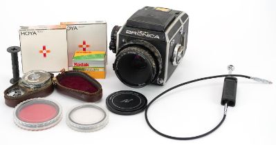 Bronica Zenza EC camera with accessories, the camera numbered CB323184 and CM551290 : For further