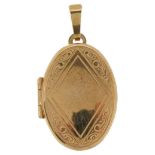 9ct gold oval engraved locket, 3cm high, 2.8g : For further information on this lot please visit