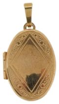 9ct gold oval engraved locket, 3cm high, 2.8g : For further information on this lot please visit