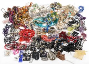 Extensive collection of vintage and later jewellery, predominantly necklaces and pendants