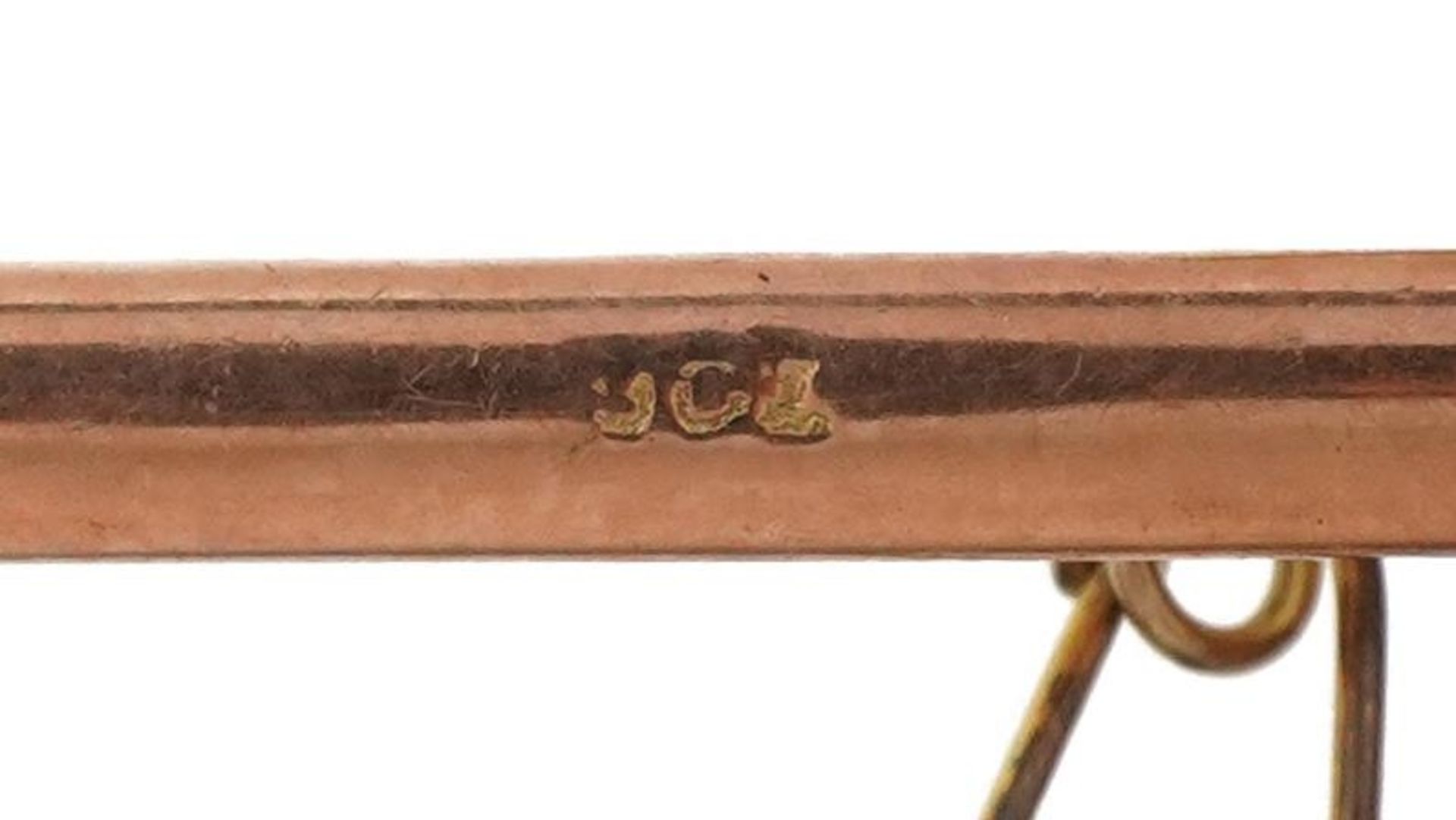 9ct gold garnet spider bar brooch, 7.5cm wide, 7.9g : For further information on this lot please - Bild 3 aus 3