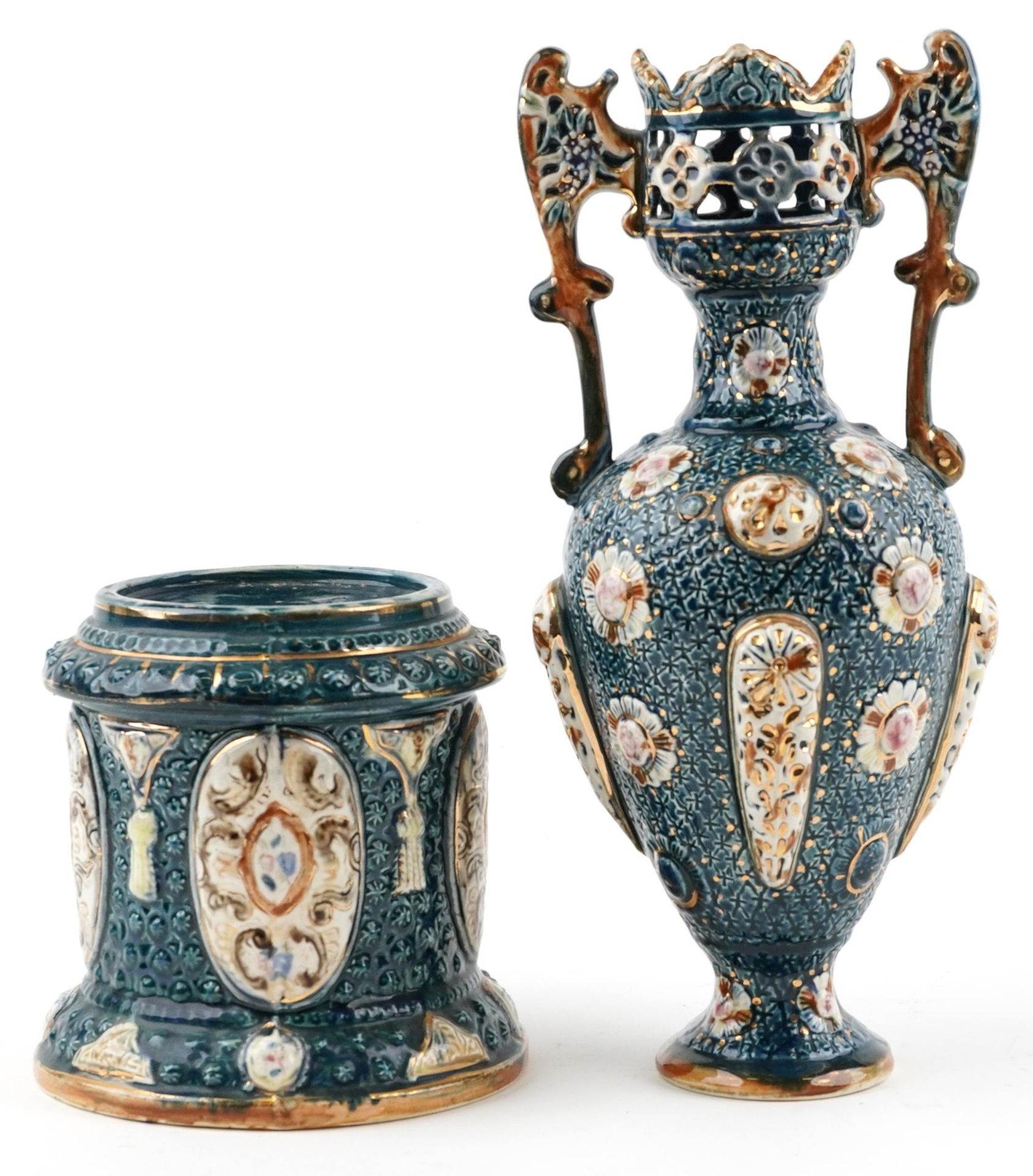 Continental Maiolica pierced vase with twin handles on a circular base, the vase and base each - Bild 2 aus 6