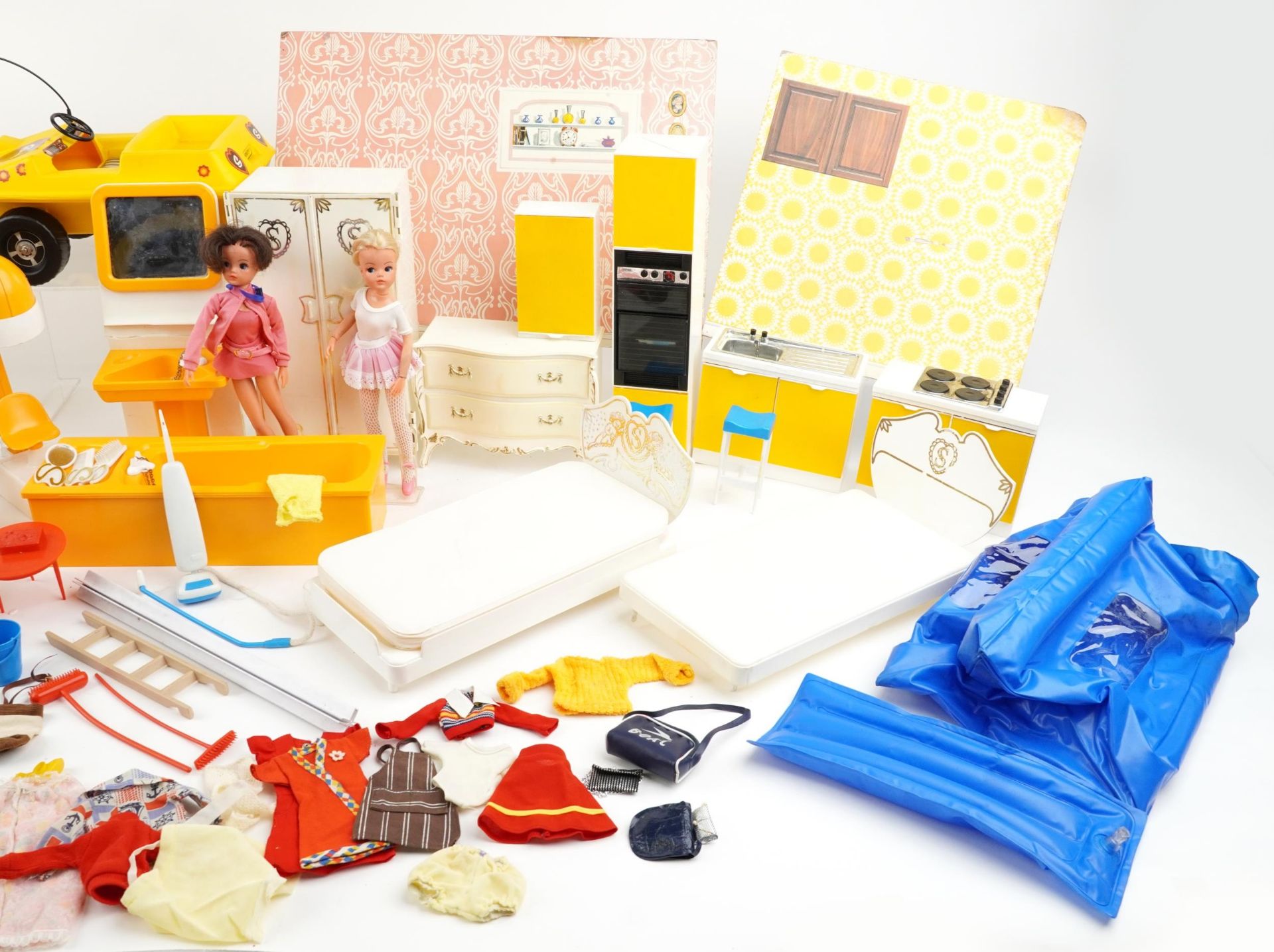 Large collection of vintage Sindy and Action Man including various furniture, jewellery accessories, - Image 4 of 4