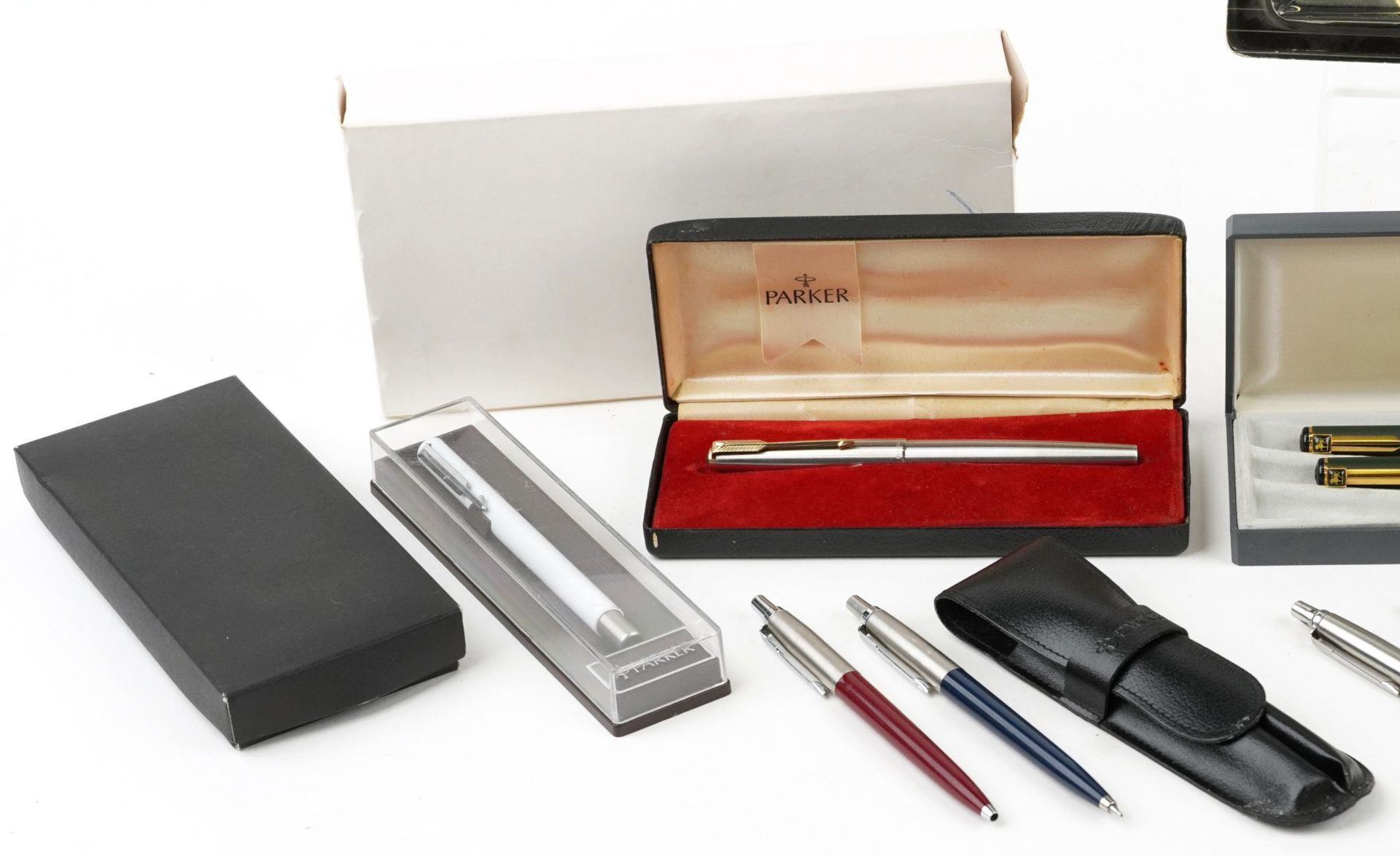 Vintage and later pens including Parker and Harley Davidson by Watermans : For further information - Image 3 of 4