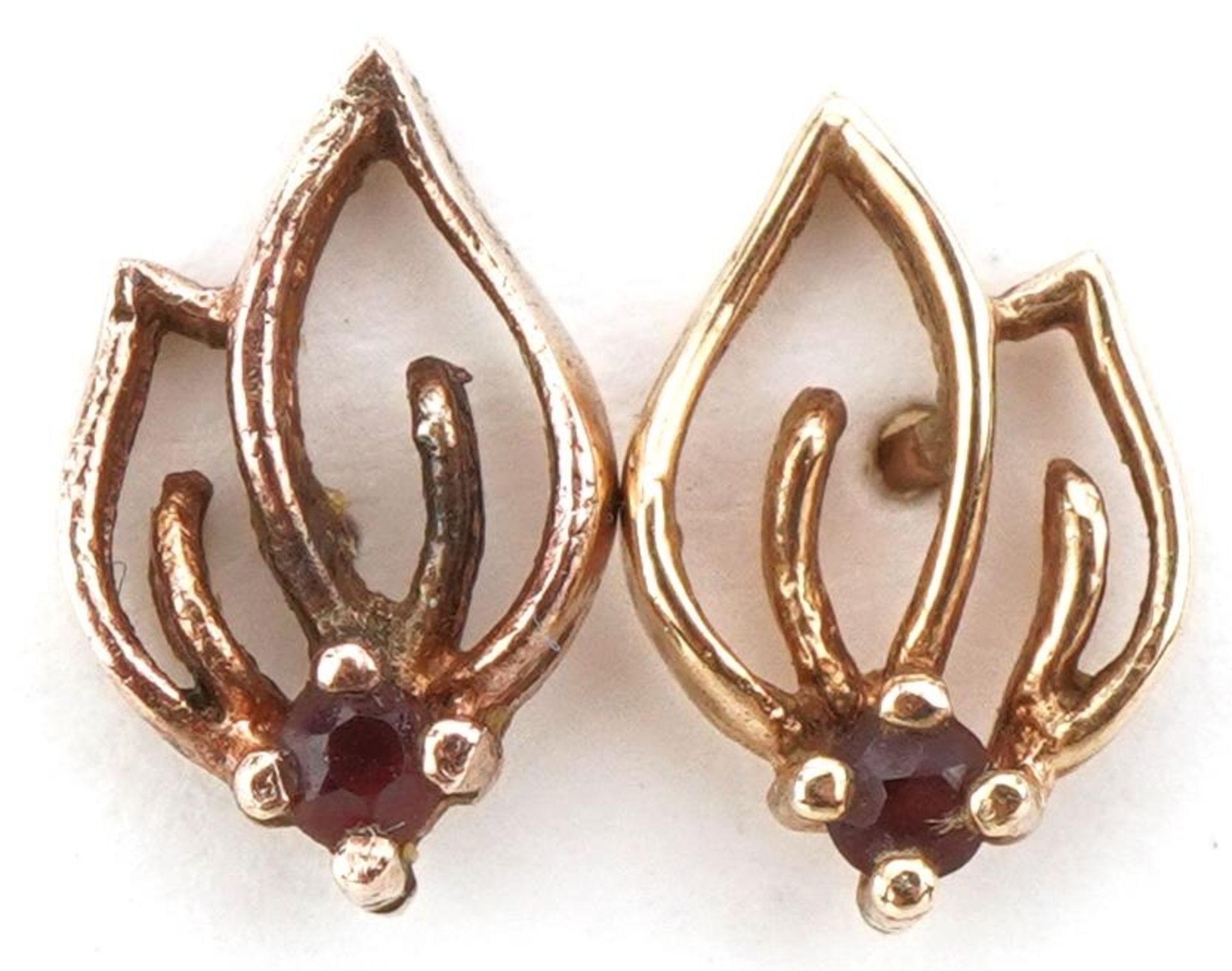 Pair of 9ct gold garnet floral stud earrings, 10mm high, 0.8g : For further information on this