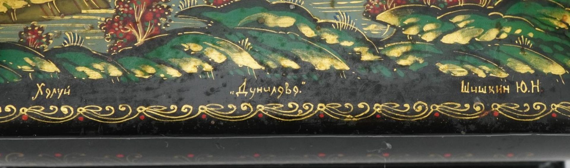 Two Russian black lacquered boxes with hinged lids including one hand painted with a figure on - Bild 5 aus 5