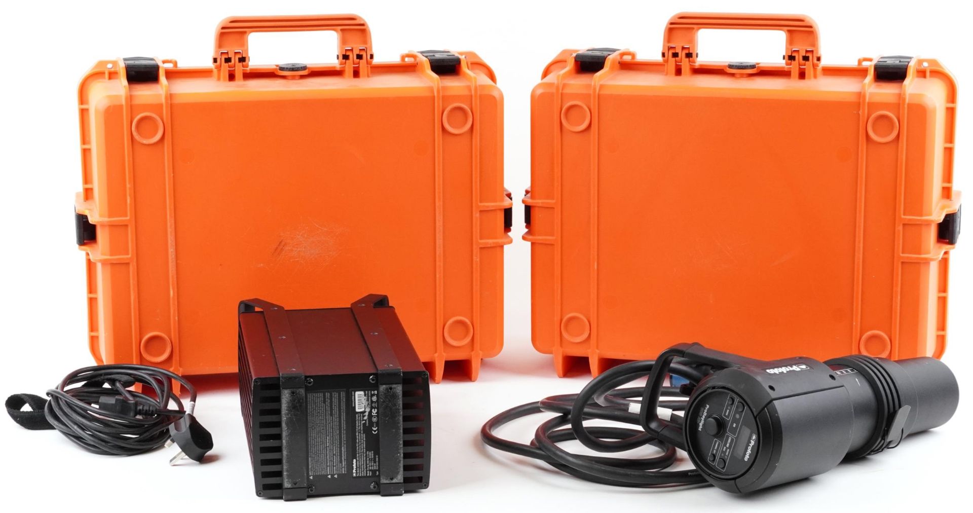 Profoto ProDaylight 800 Air HMI light head with ballast housed in two fitted cases : For further - Image 4 of 4