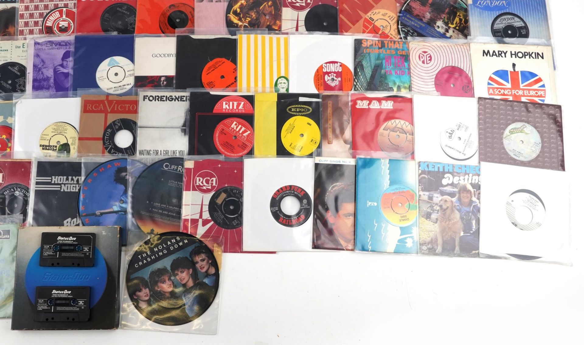 45rpm records including Status Quo, Cliff Richard and Baron Longfellow : For further information - Bild 5 aus 5