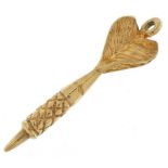 9ct gold dart charm, 2.7cm high, 1.3g : For further information on this lot please visit