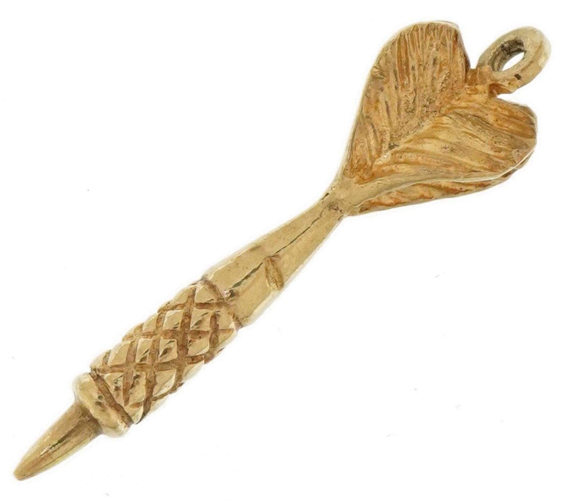 9ct gold dart charm, 2.7cm high, 1.3g : For further information on this lot please visit