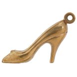 Yellow metal high heeled shoe charm, 2cm in length, 0.6g : For further information on this lot