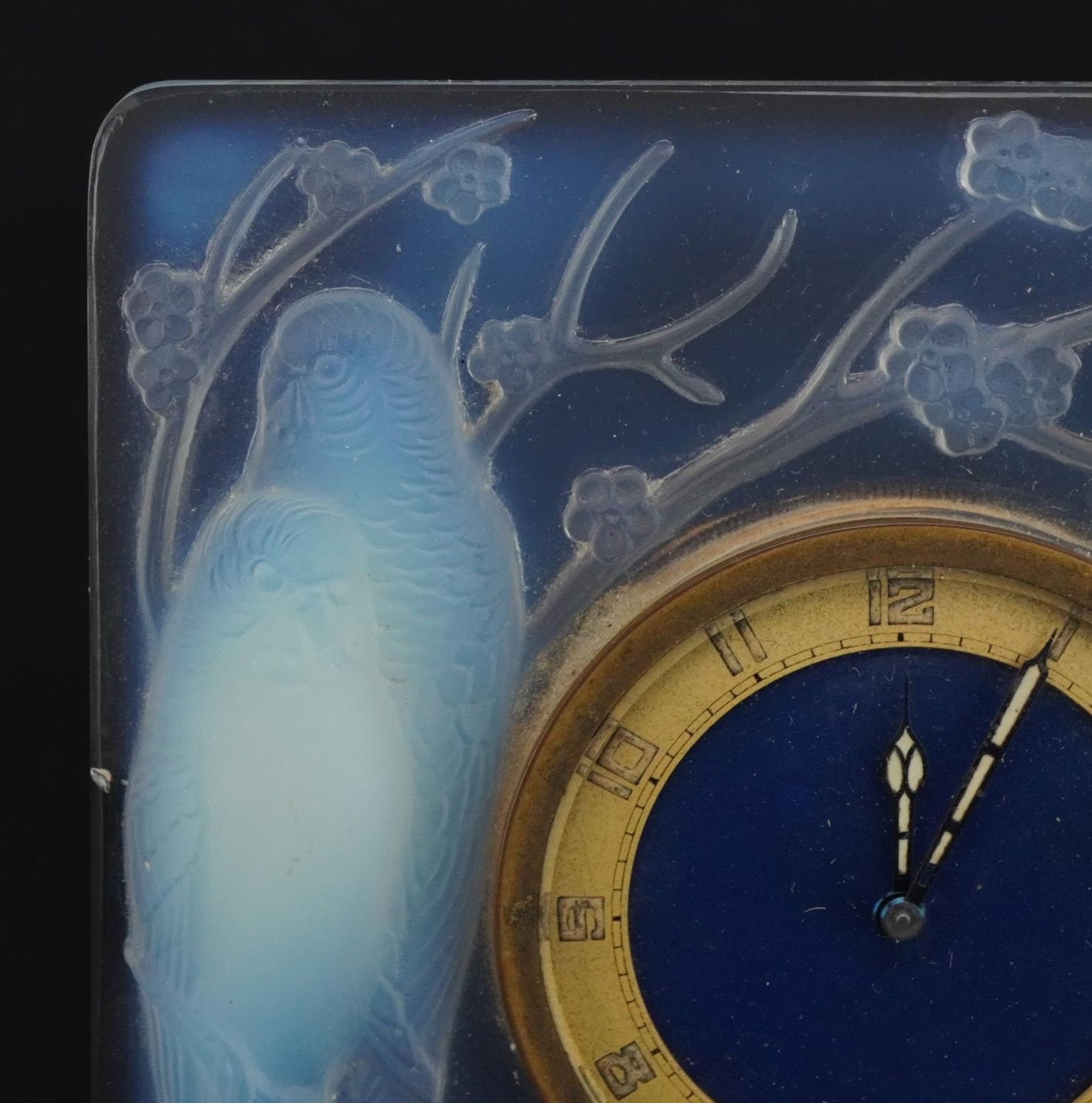 Rene Lalique, French Art Deco opalescent Inseparables eight day strut clock with circular dial - Bild 3 aus 6