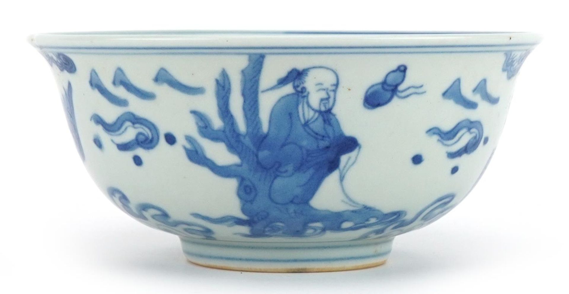 Chinese blue and white porcelain bowl hand painted with figures and animals above crashing waves, - Bild 2 aus 7