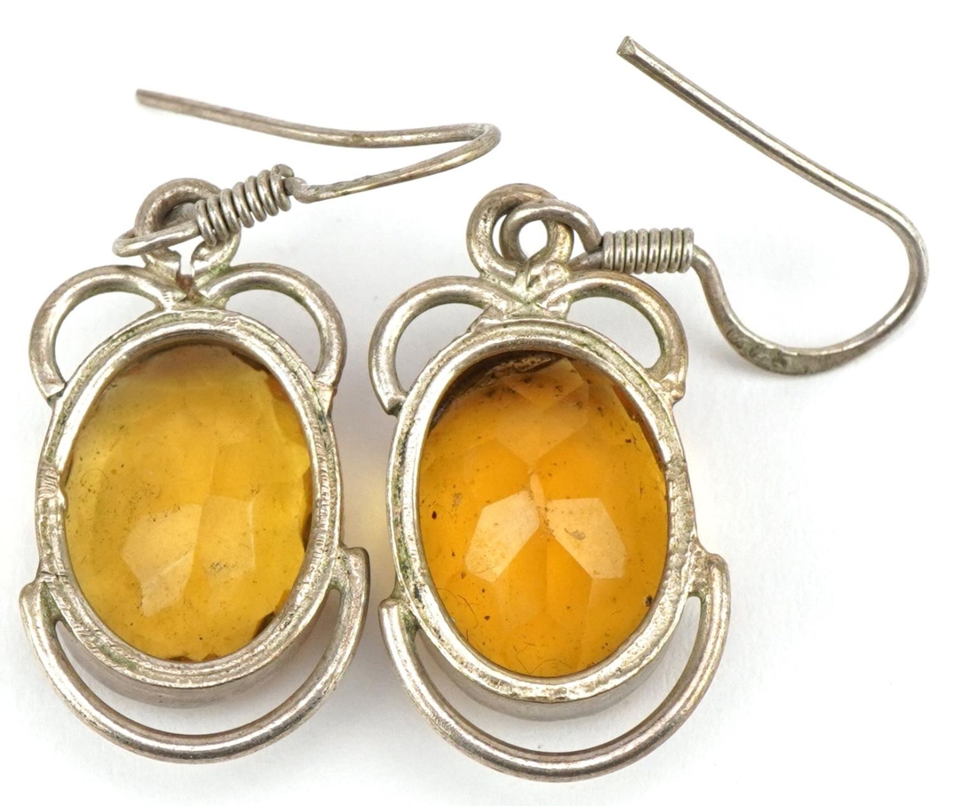 Pair of silver orange stone drop earrings, 4cm high, 7.6g : For further information on this lot - Bild 2 aus 2