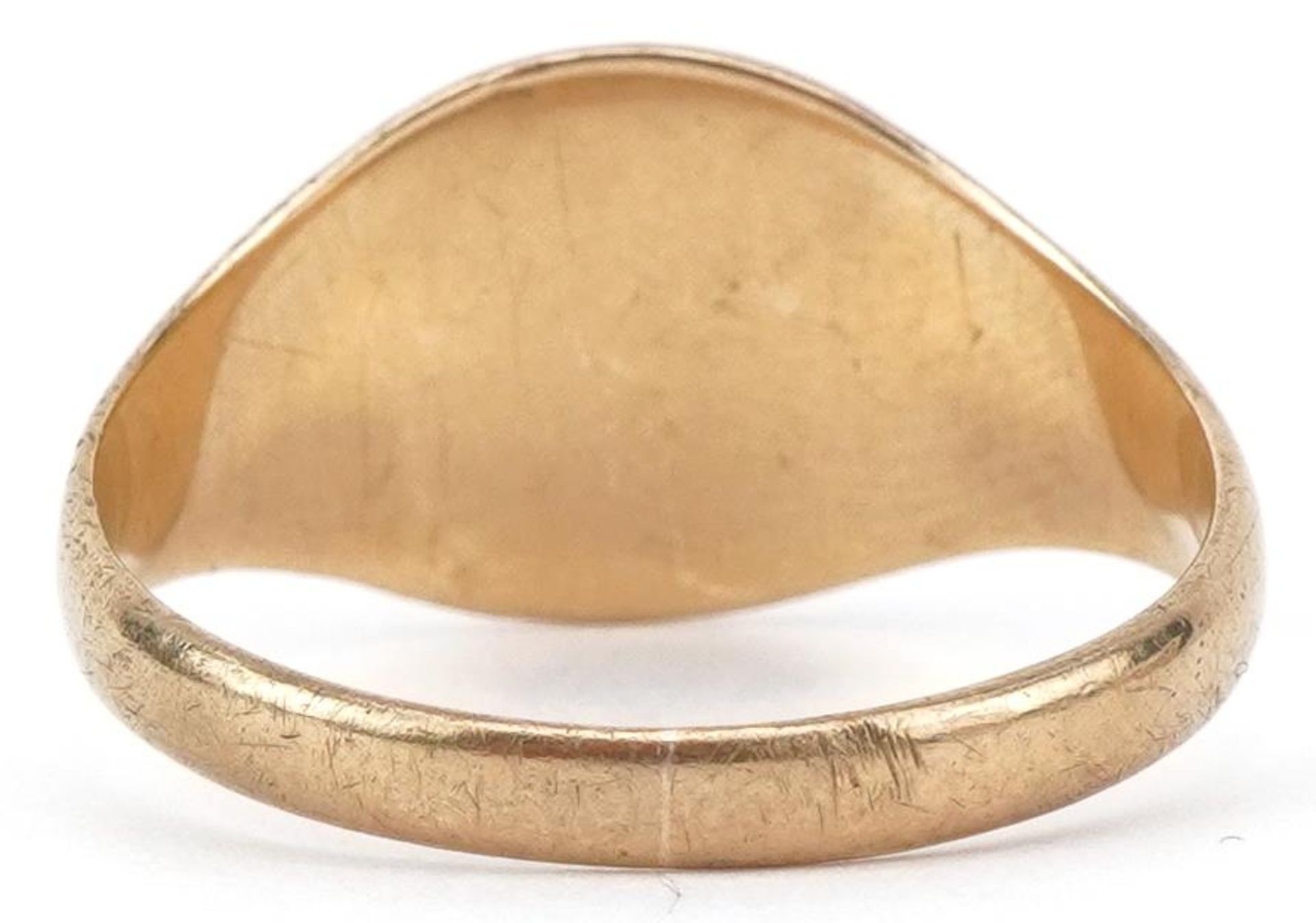 9ct gold engraved signet ring, size U, 3.9g : For further information on this lot please visit - Bild 2 aus 4