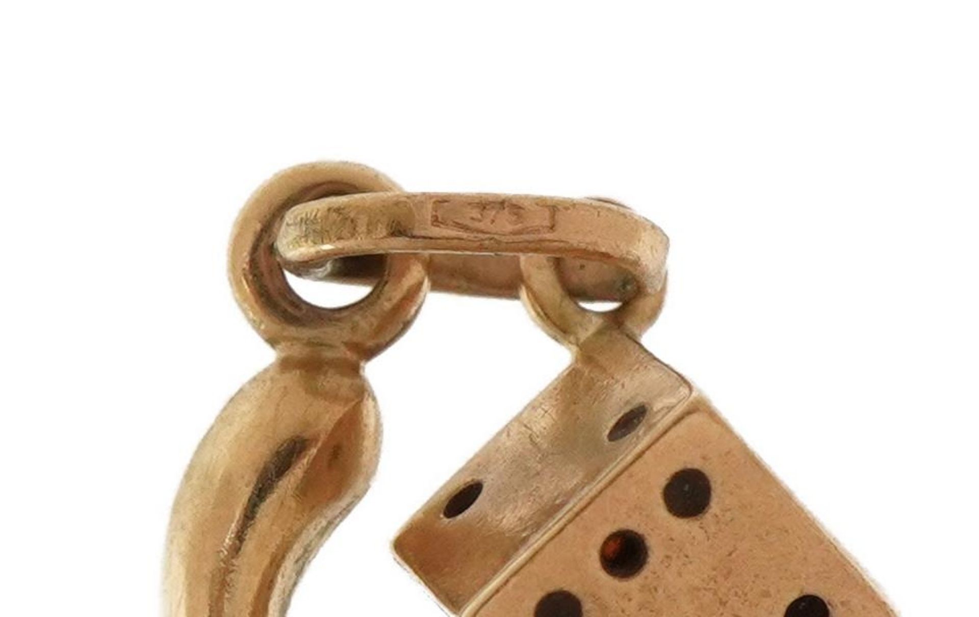 9ct gold horn of plenty and dice charm, 1.6cm high, 0.4g : For further information on this lot - Bild 3 aus 3