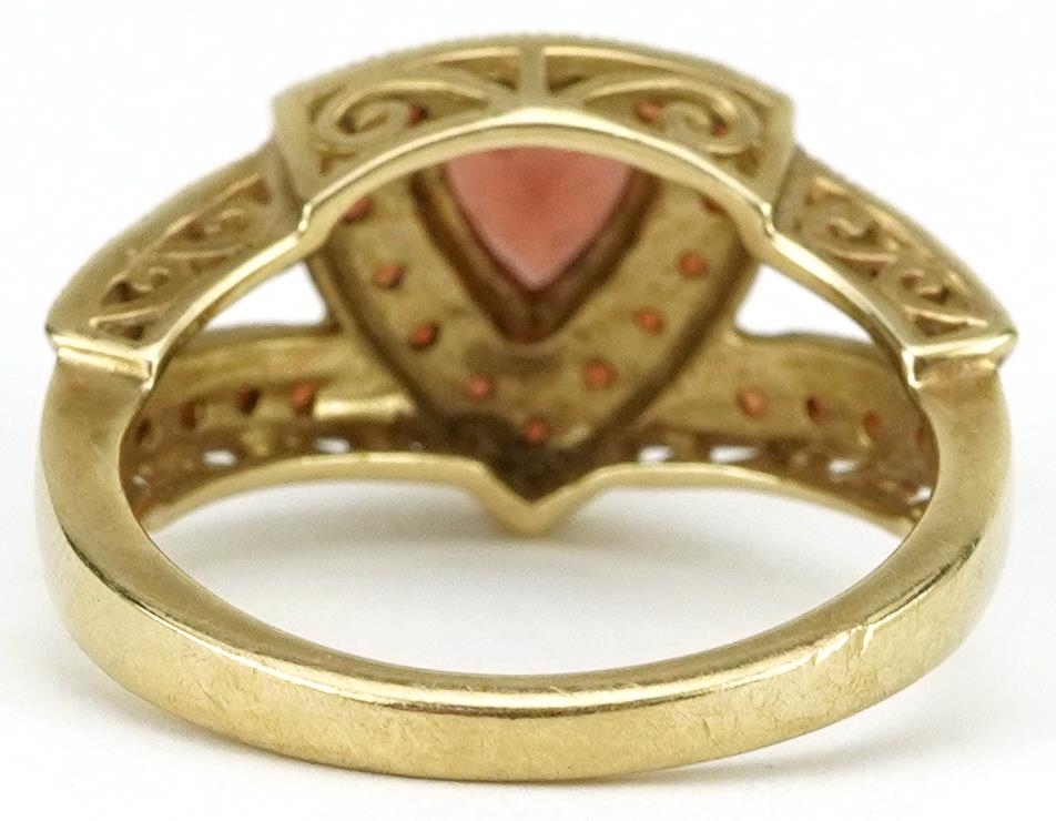 9ct gold garnet ring, size N, 4.3g : For further information on this lot please visit - Image 2 of 4