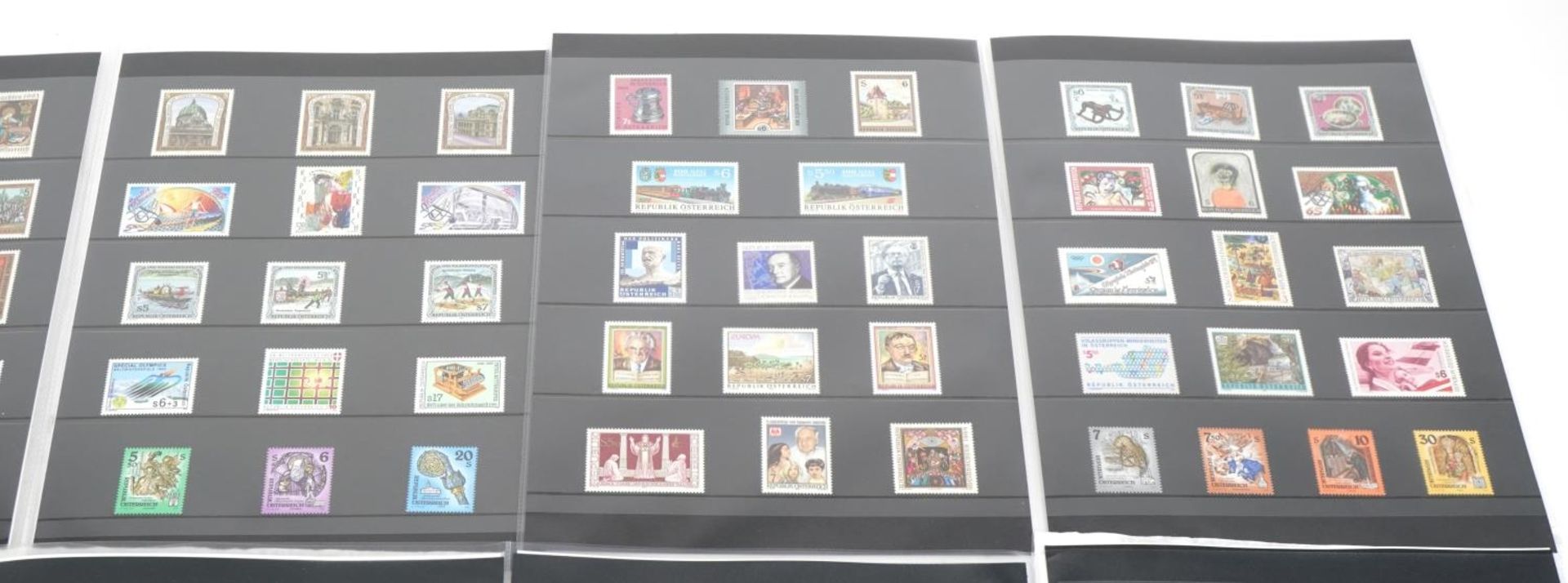 Six Austrian year packs with unmounted stamps, 1990-1995, face value £481.60 : For further - Bild 3 aus 6
