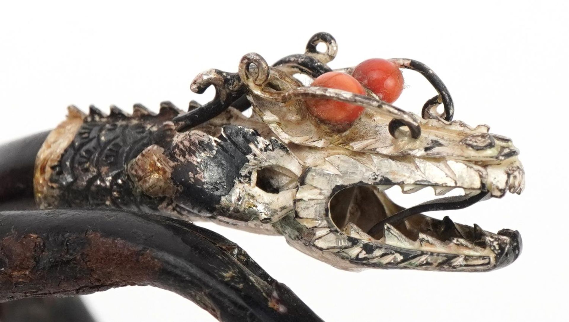 Antique Chinese silver mounted gnarled wood bangle in the form of a dragon with coral eyes, 7.5cm in - Bild 2 aus 3