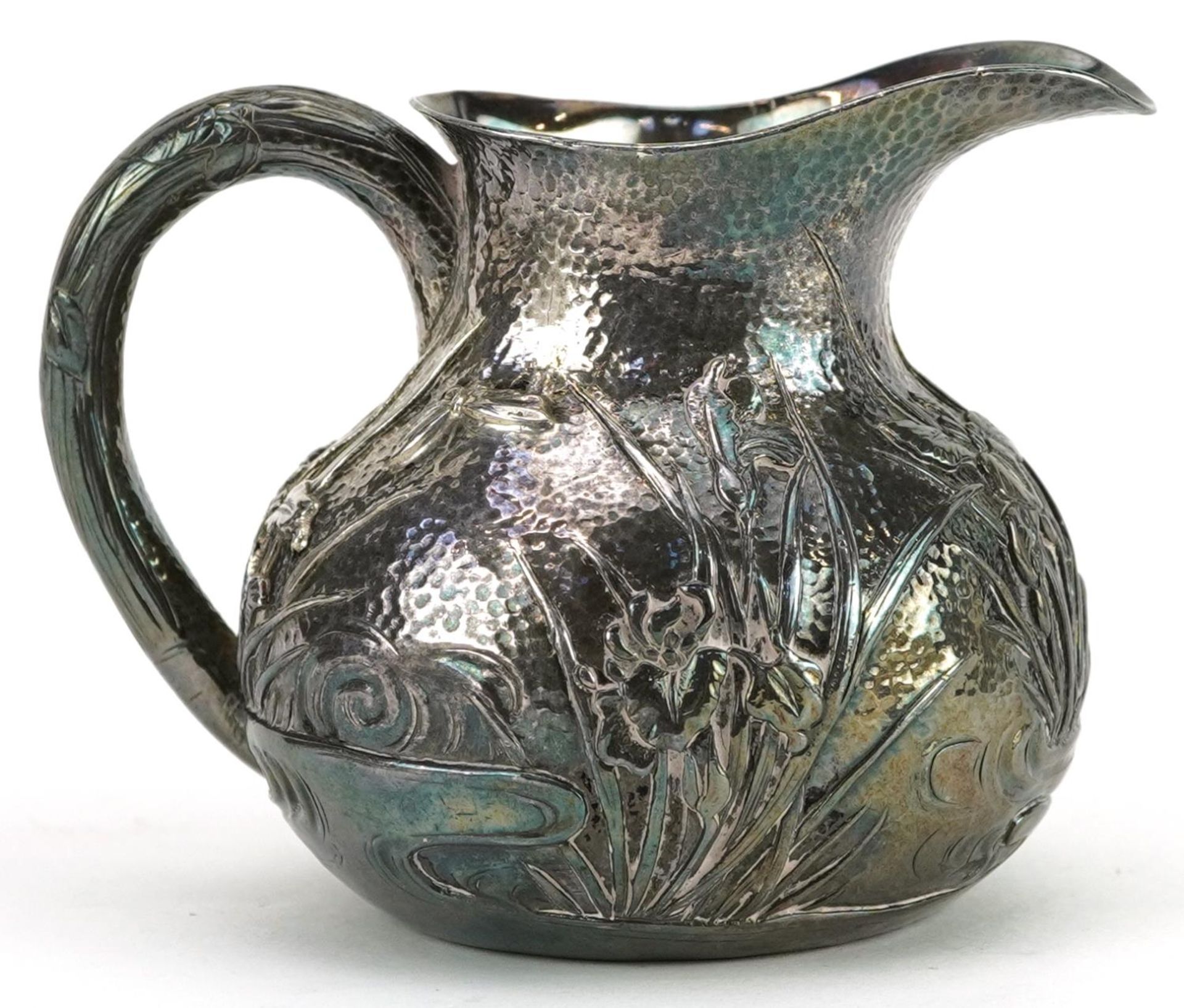 Japanese silver cream jug embossed with insects amongst flowers and reeds, impressed character marks - Bild 7 aus 8