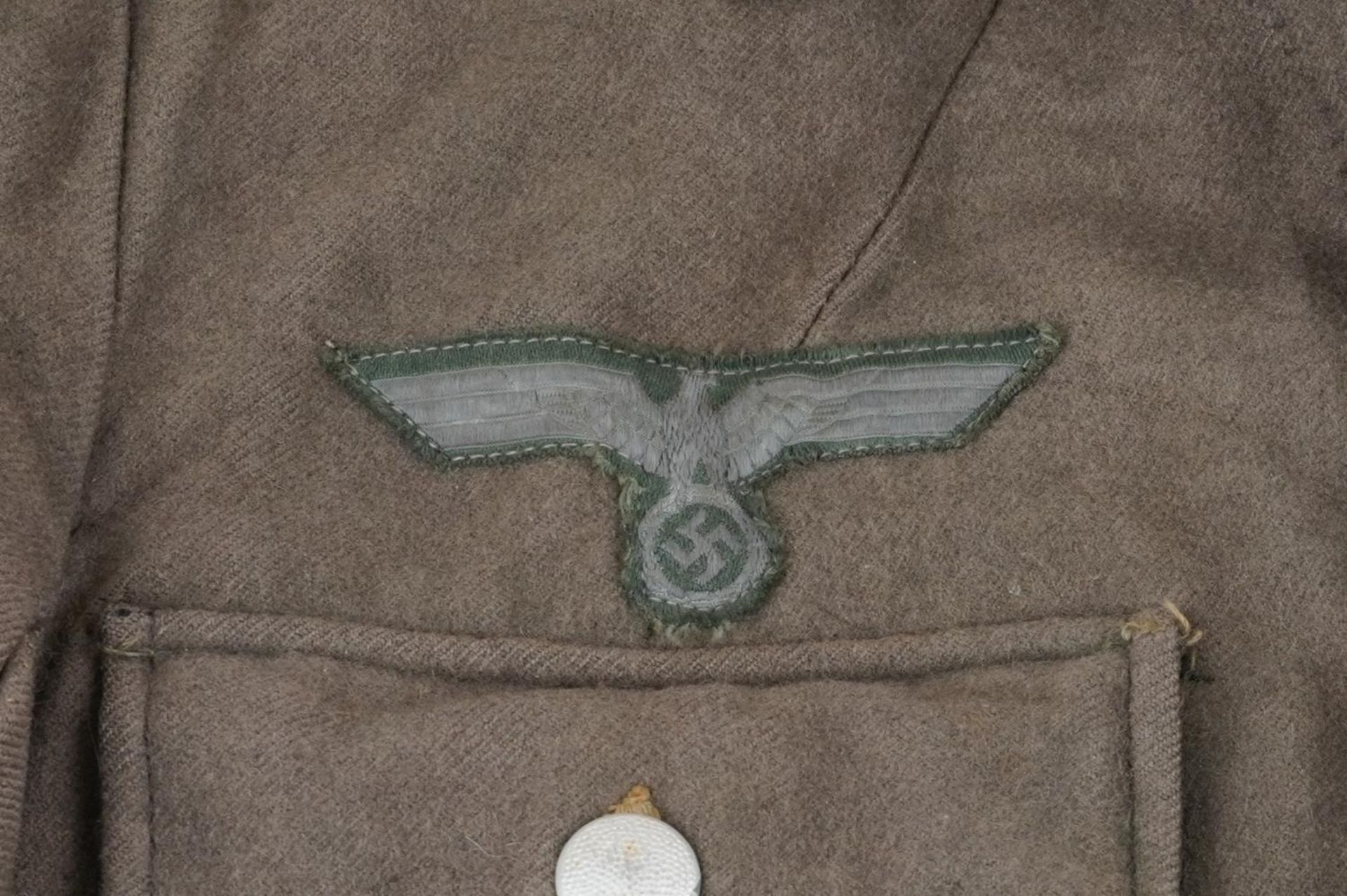 German military interest tunic with cloth badge : For further information on this lot please visit - Image 2 of 3