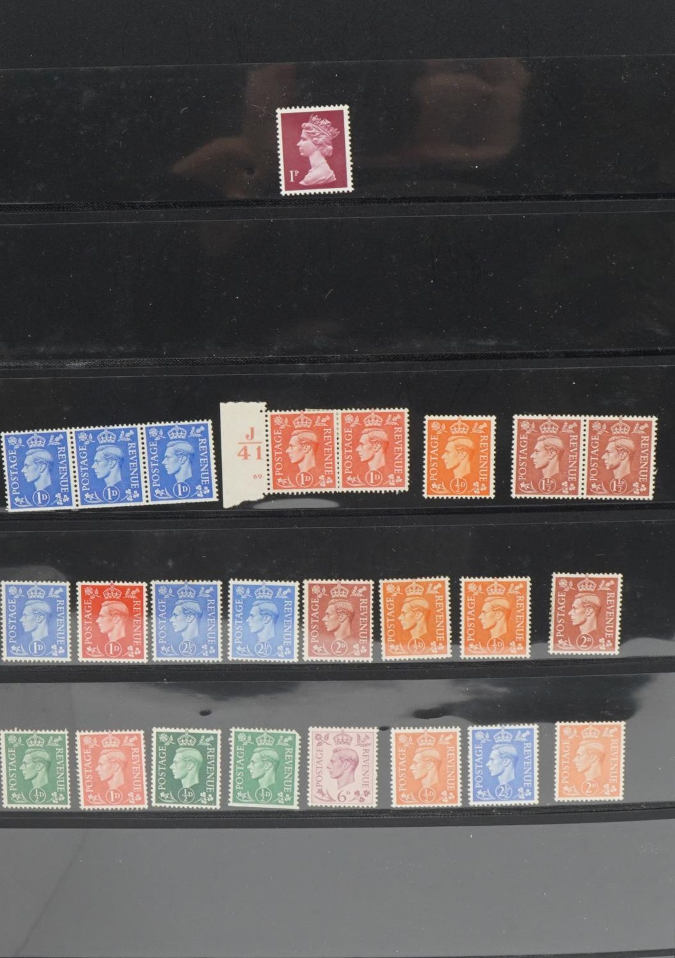 Collection of mint and used Great Britain stamps arranged in three albums : For further - Bild 9 aus 11
