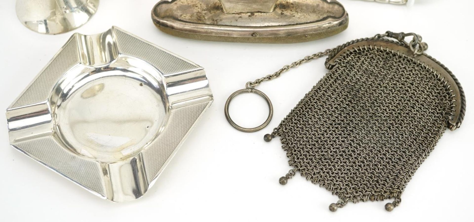 Antique and later silver items including unmarked silver chainmail coin purse, pair of Hesketh - Bild 3 aus 7