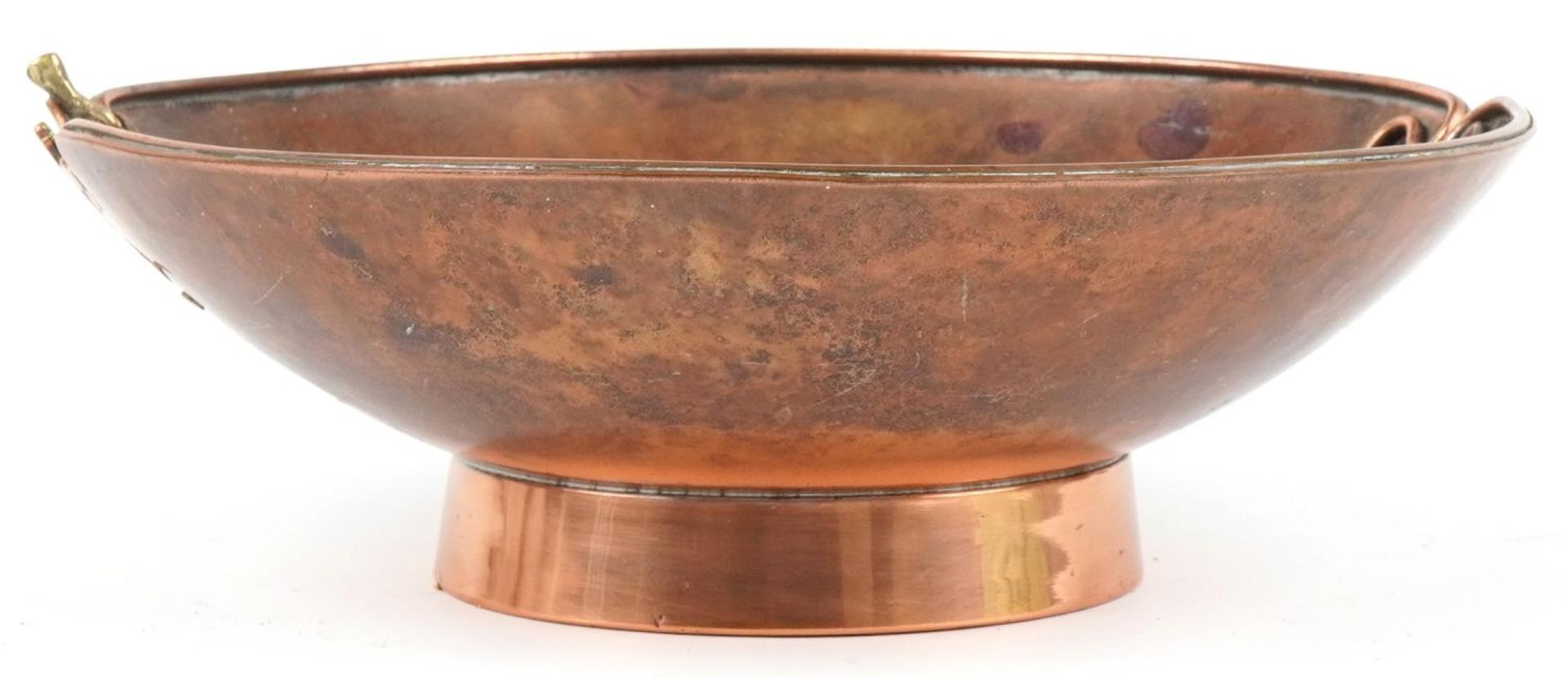 Sam Fanaroff, Arts & Crafts style copper and brass centre bowl, impressed SF around the rim, 28. - Bild 3 aus 5