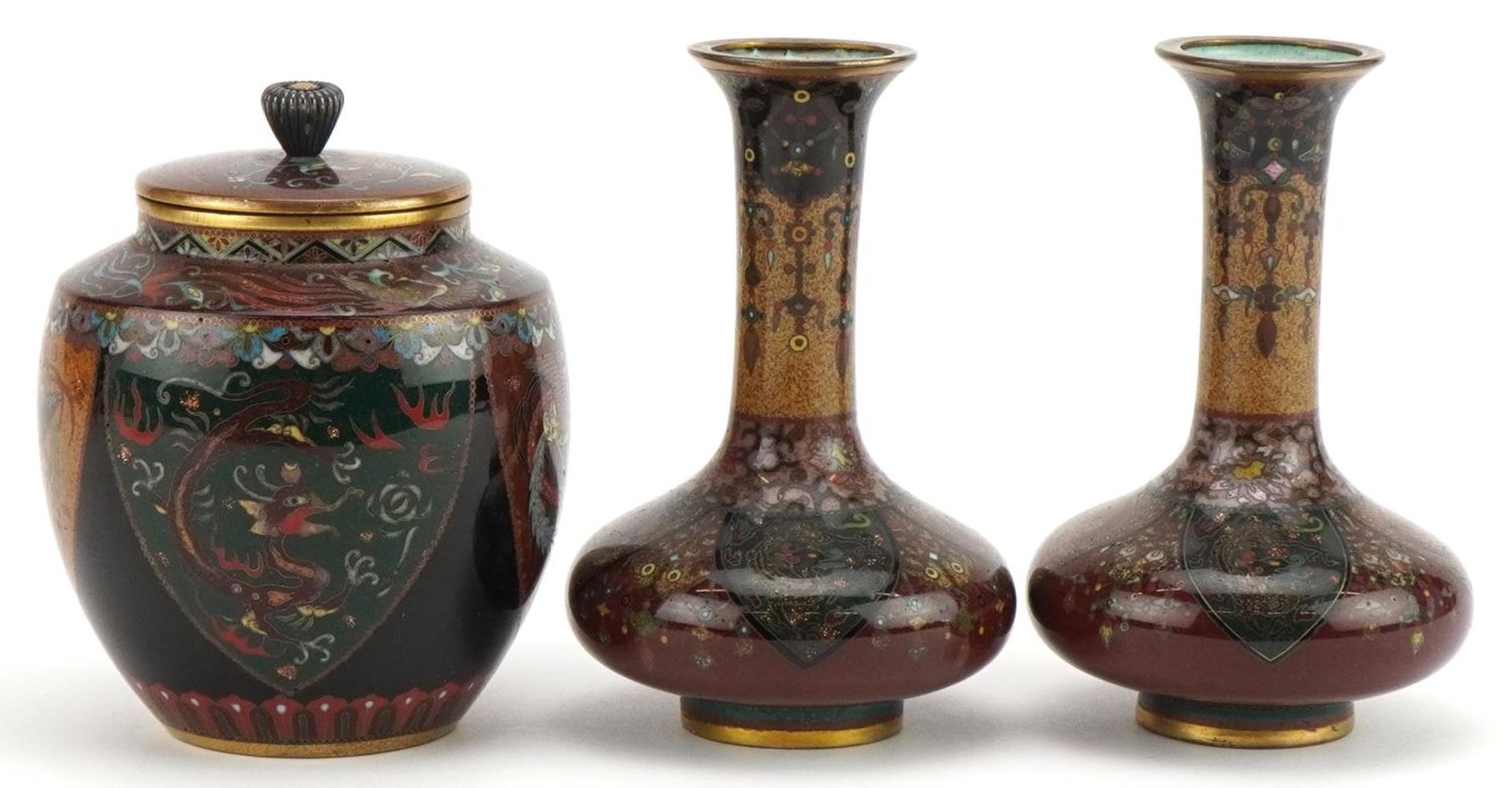 Japanese cloisonne comprising a pair of vases and a jar and cover enamelled with phoenixes and - Bild 2 aus 6