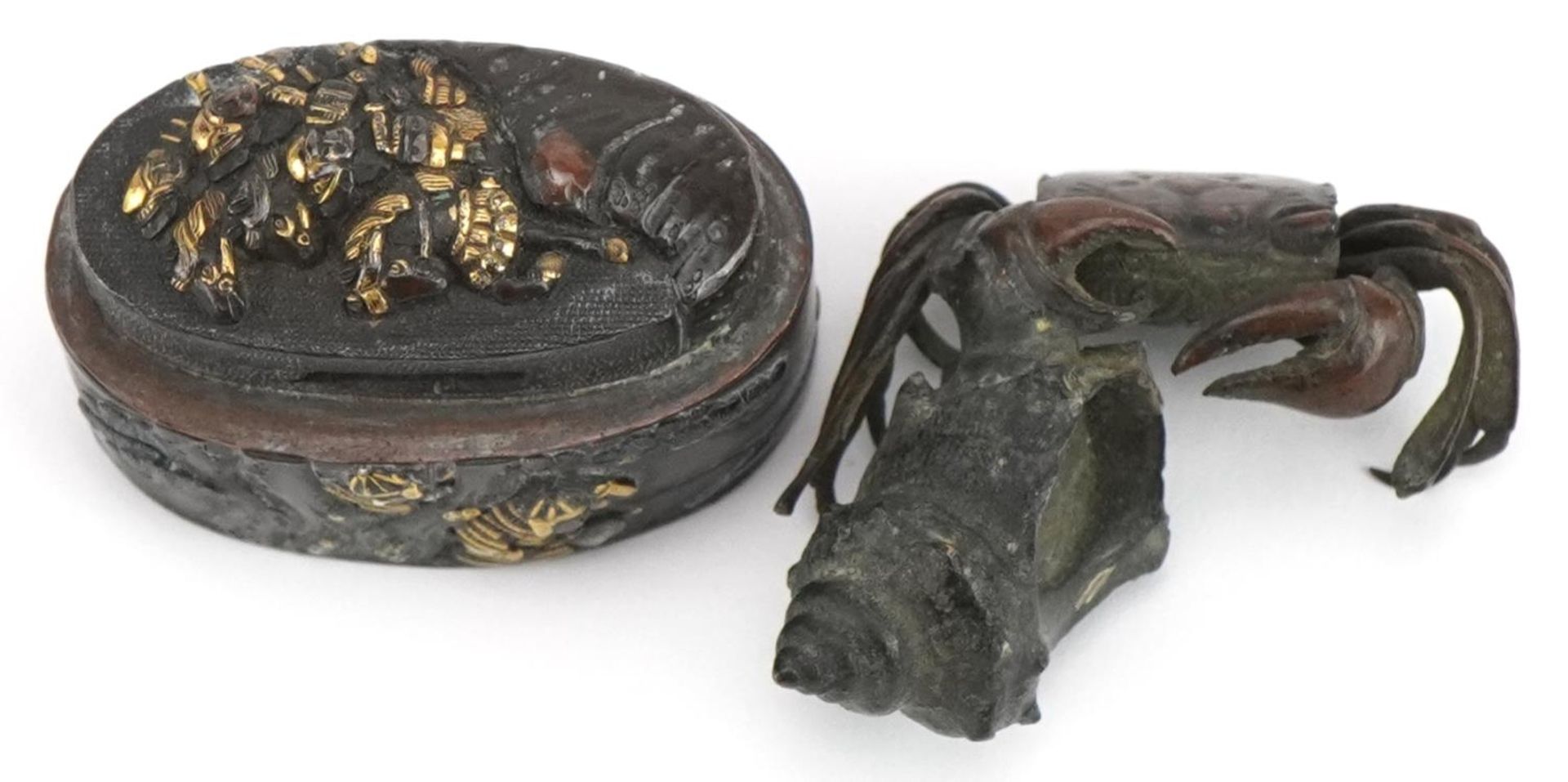 Japanese patinated bronze crab and shell kimono and a mixed metal box, the largest 4.5cm wide : - Bild 6 aus 7