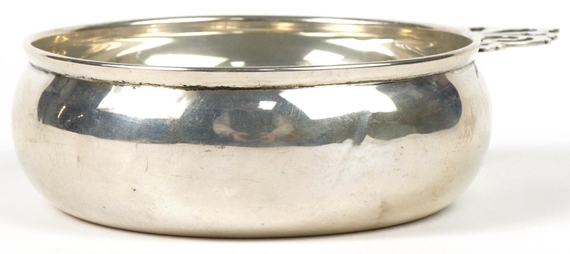 Lunt, sterling silver porringer numbered 589, 16cm in length, 104.0g : For further information on
