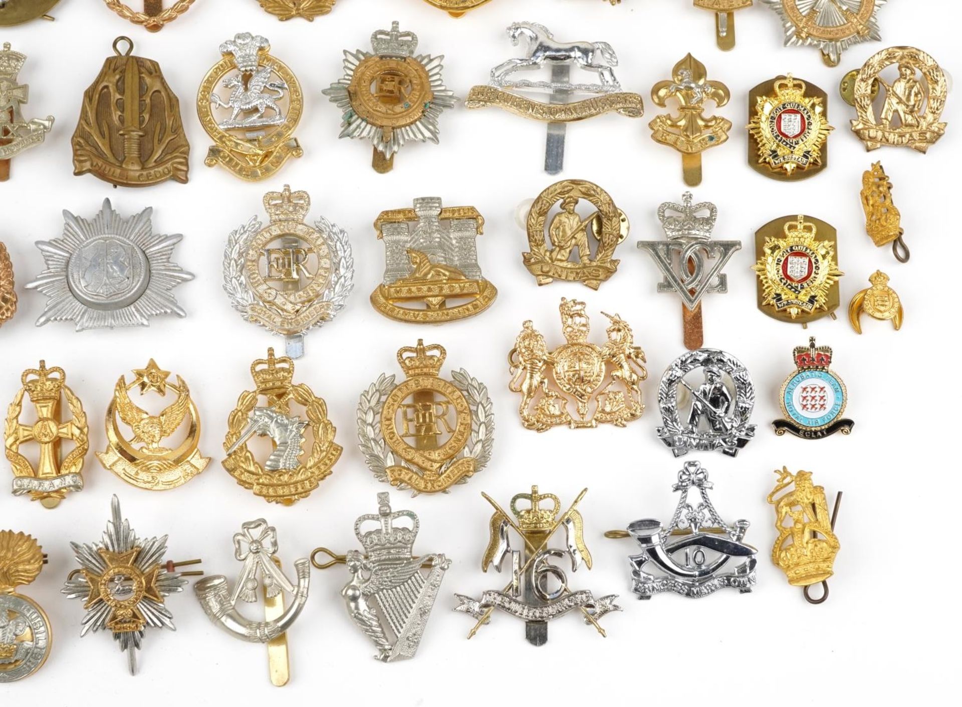 Collection of military interest cap badges, some Staybrite including RAF, Gurkha Transport - Image 5 of 10