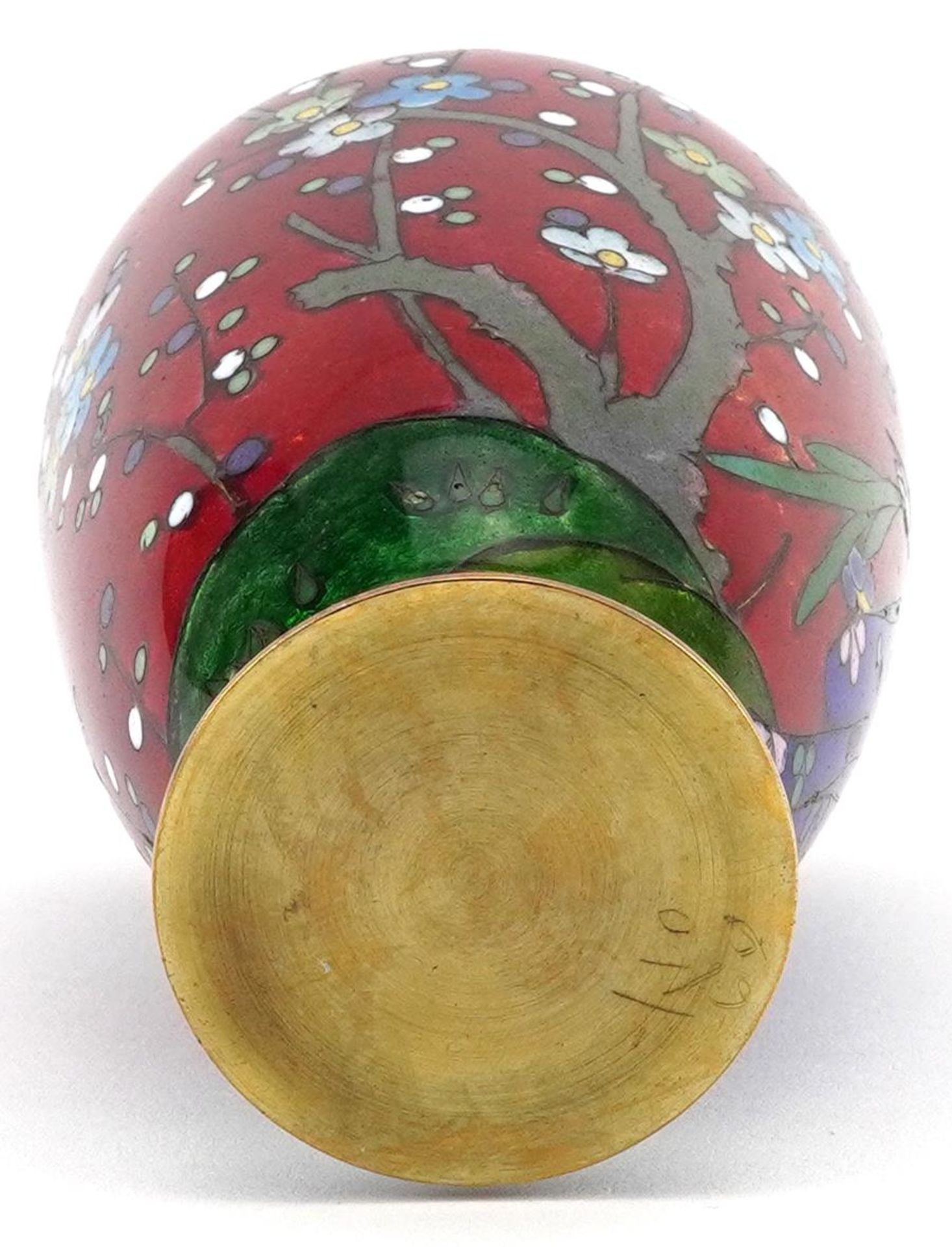 Japanese cloisonne vase enamelled with a Geisha in a landscape with flowers, 13.5cm high - Image 6 of 6