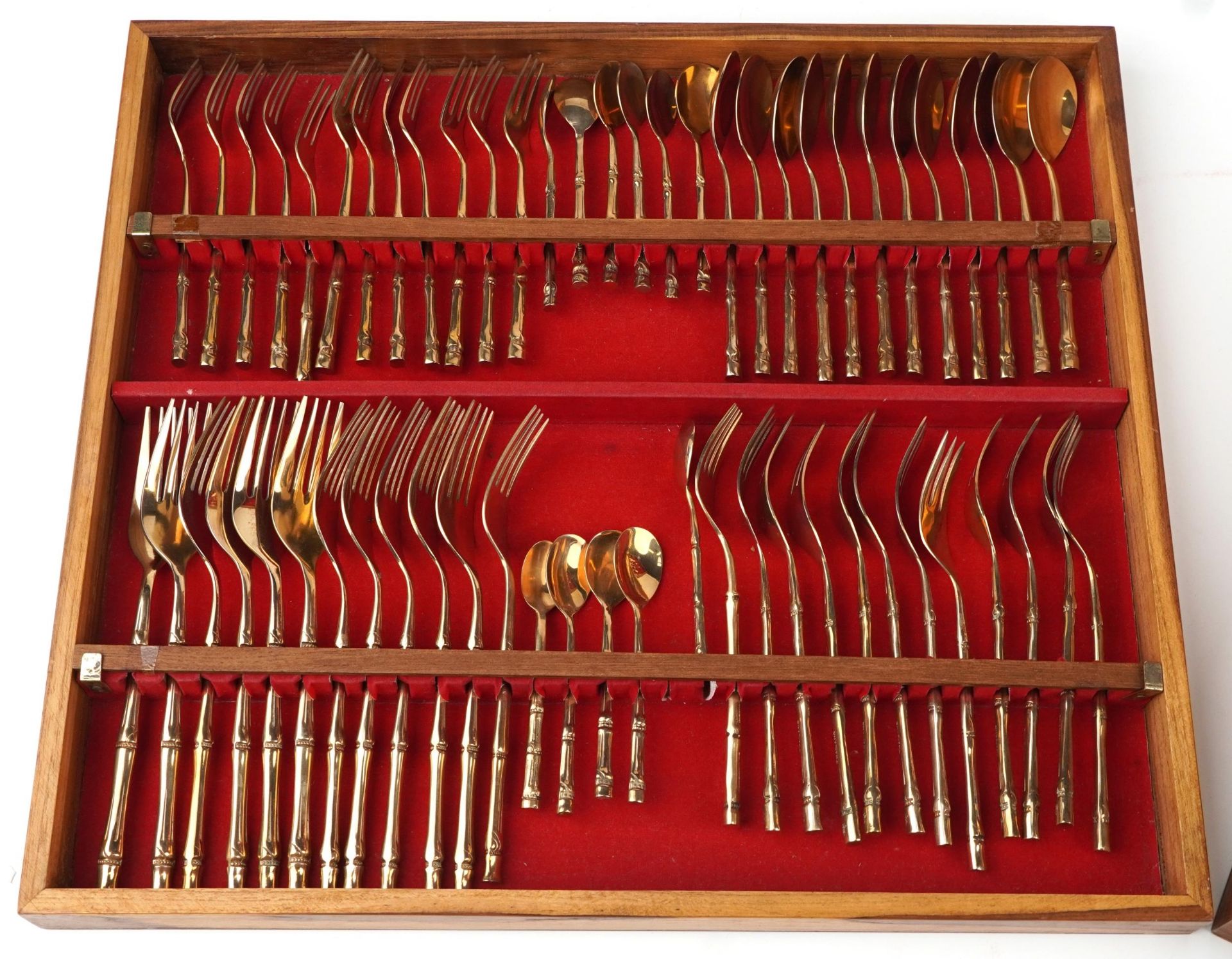 Thai twelve place canteen of brass cutlery with simulated bamboo handles housed in a hardwood - Bild 2 aus 7