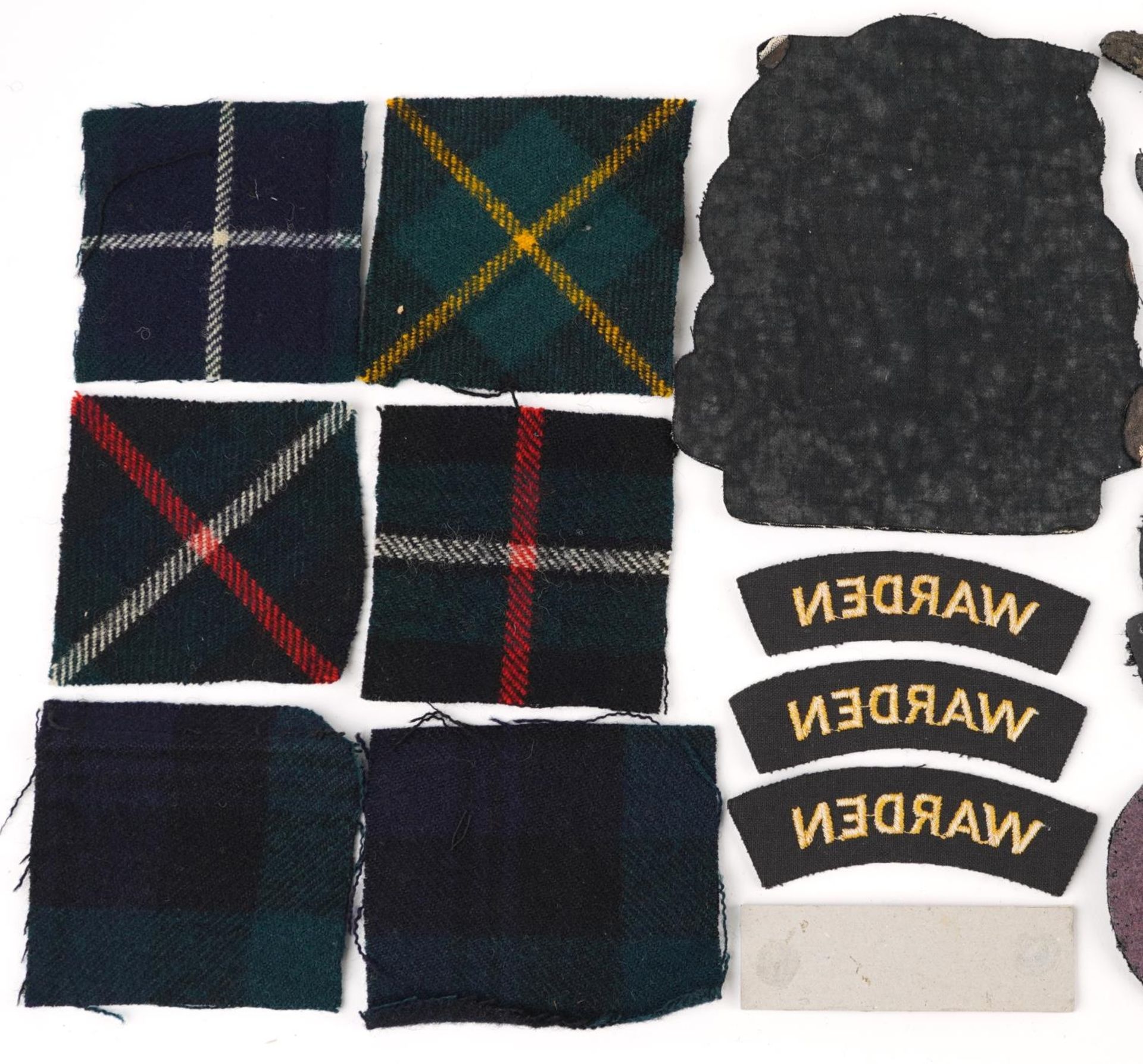 Military interest cloth badges and shoulder titles including Air Gunner and Warden - Bild 5 aus 6