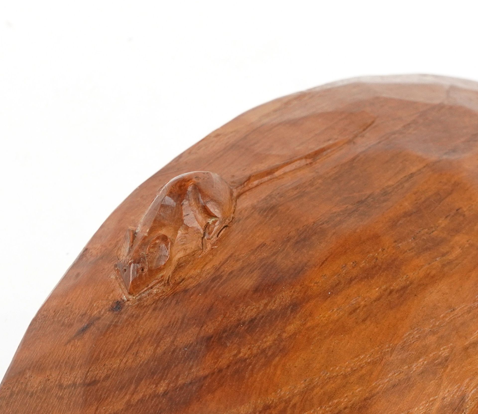 Robert Mouseman Thompson, adzed oak fruit bowl with signature mouse, 26cm in diameter - Image 2 of 4