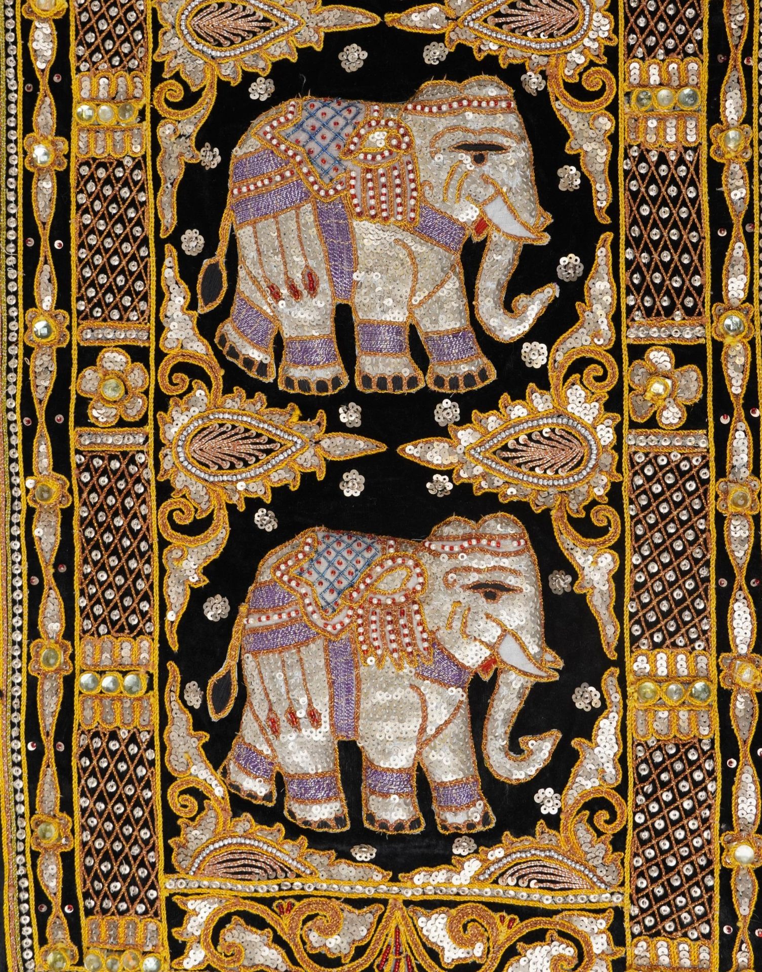 Indian silk wall textile embroidered with elephants, 150cm x 43cm - Image 2 of 3