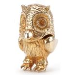 9ct gold charm in the form of an owl with hinged head, 1.7cm high, 3.5g