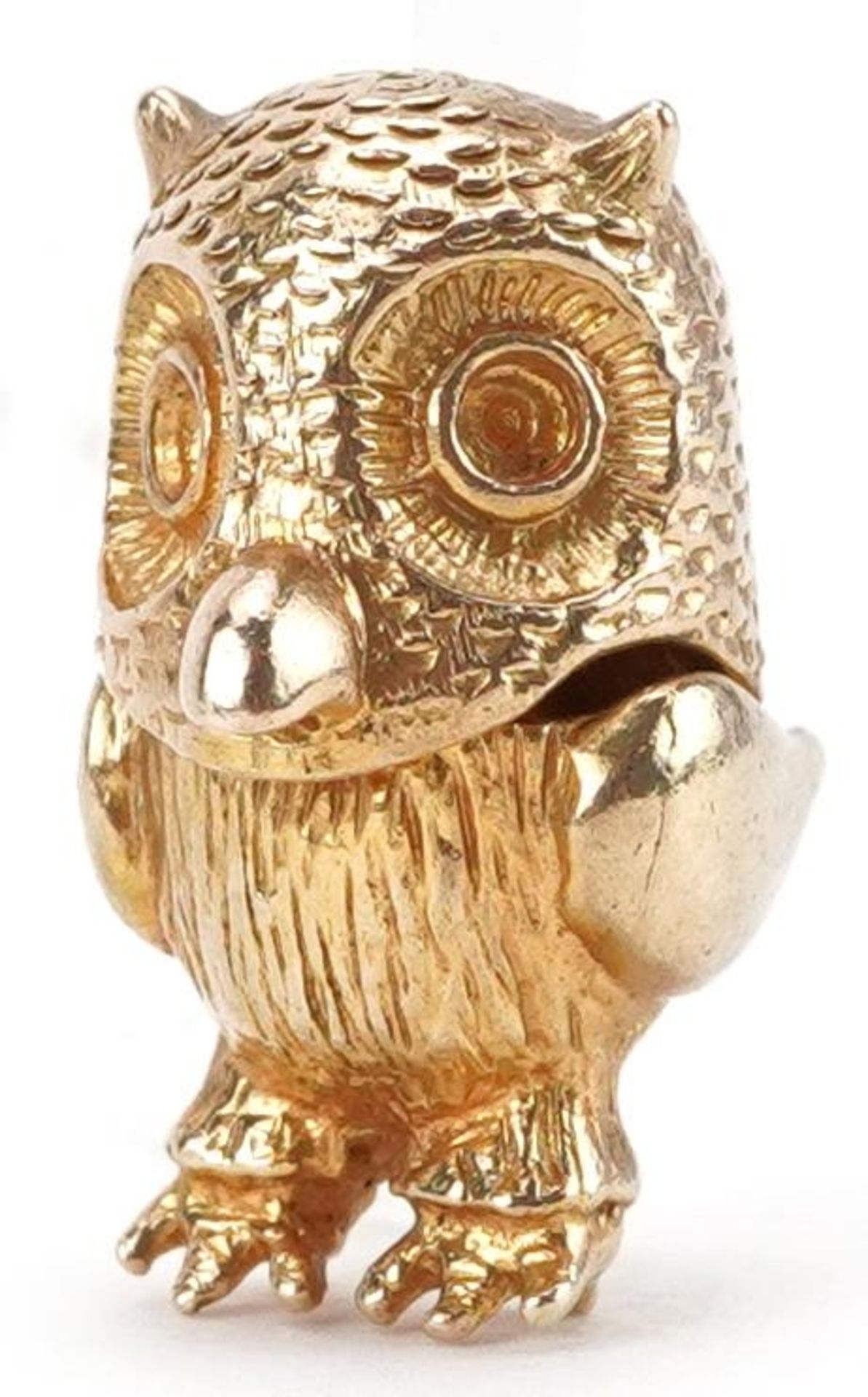 9ct gold charm in the form of an owl with hinged head, 1.7cm high, 3.5g