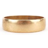 18ct gold wedding band, size L, 2.7g
