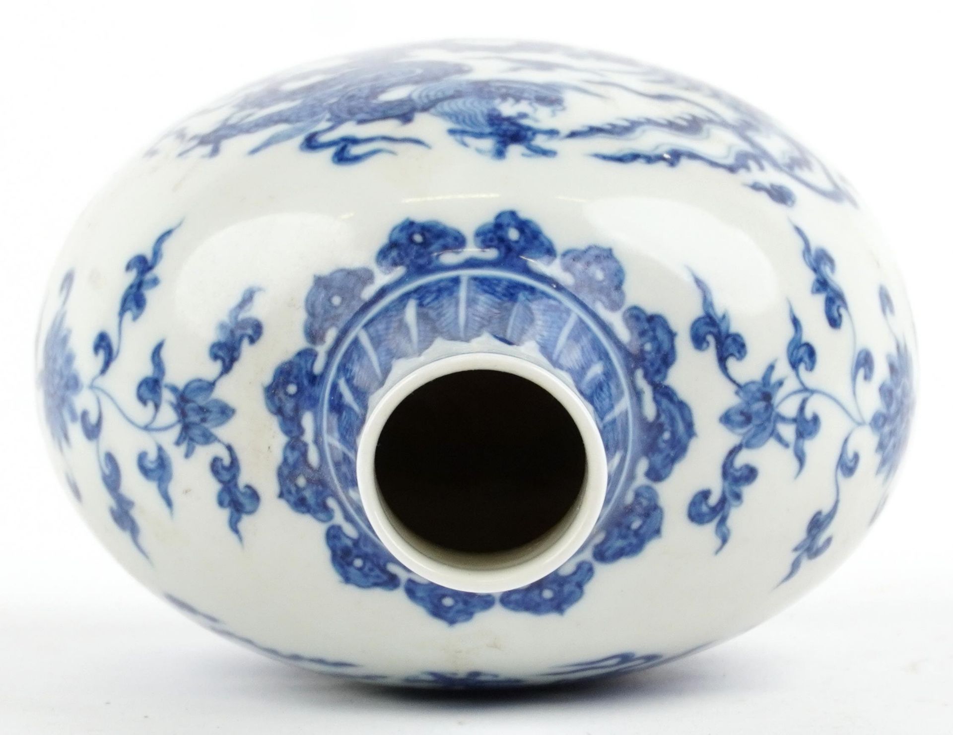 Chinese blue and white porcelain moon flask hand painted with stylised roundels of dragons chasing a - Image 5 of 7