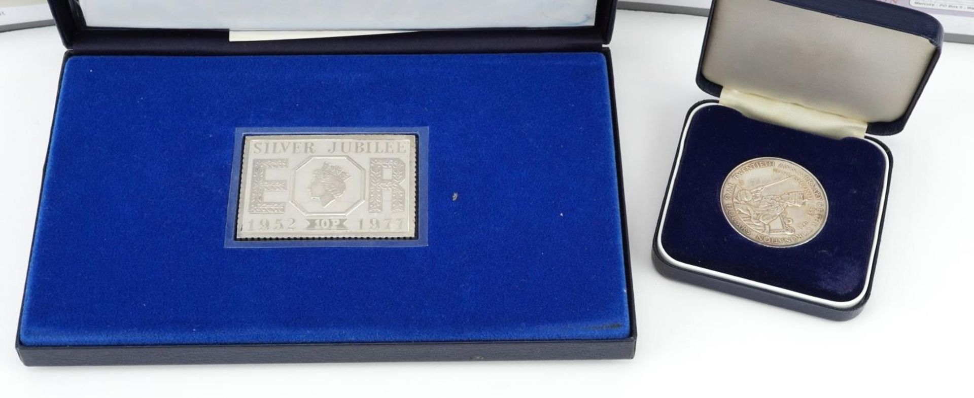 Coinage and silver including The Post Office Official Commemorative Silver Stamp edition ingot and - Bild 3 aus 4