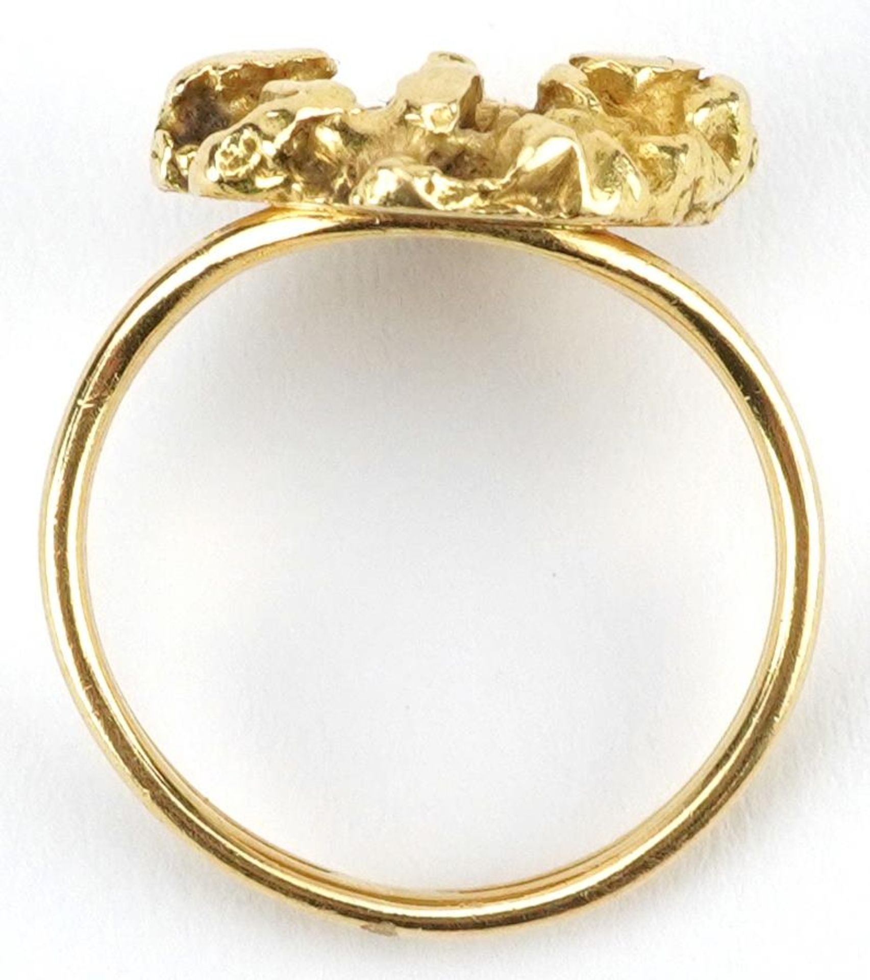 John Donald, 1960's 18ct gold ring in the form of a gold nugget, London 1969, size K, 6.8g - Image 3 of 5