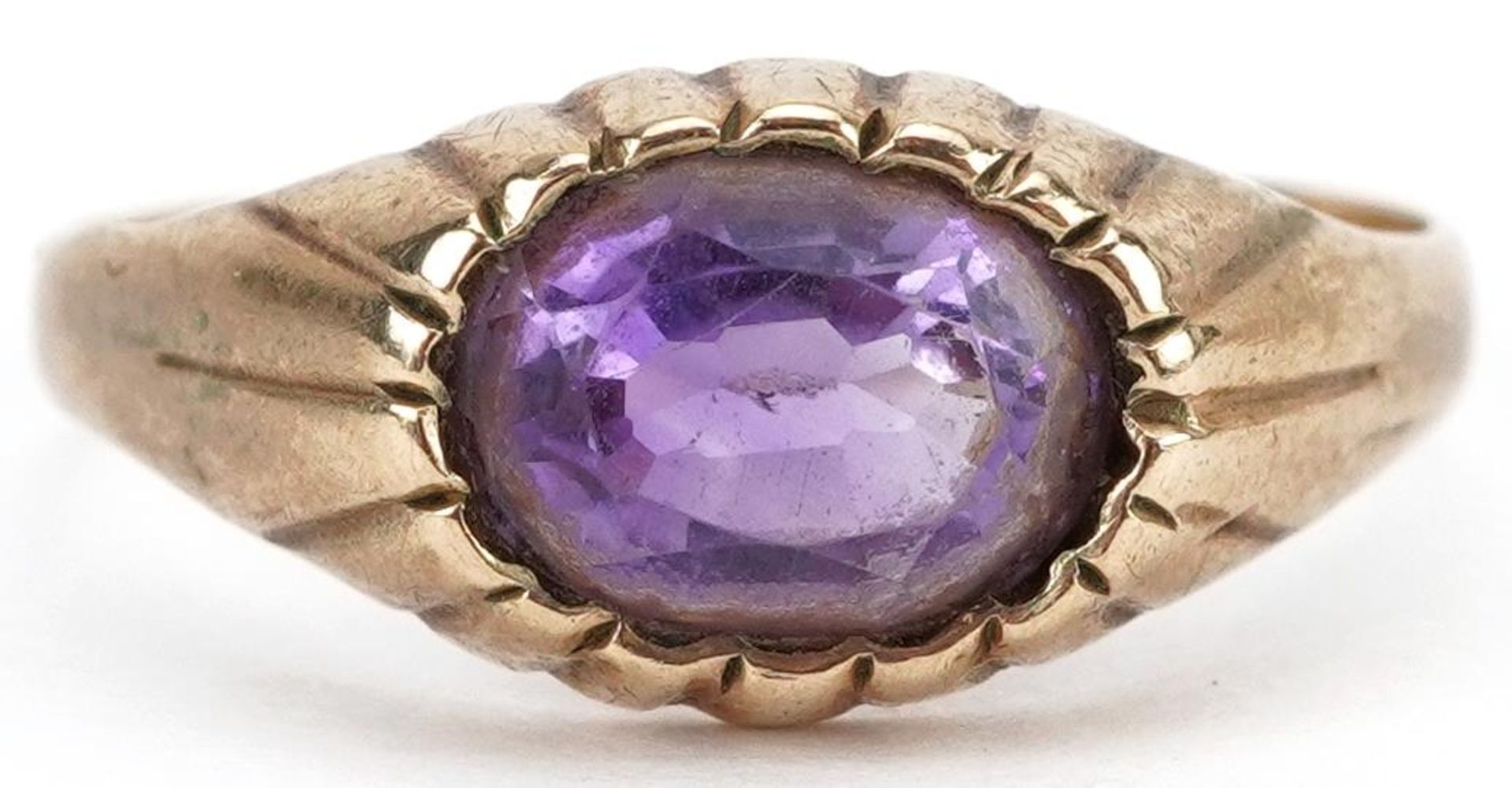 9ct gold oval amethyst ring with ornate setting, size K, 2.0g