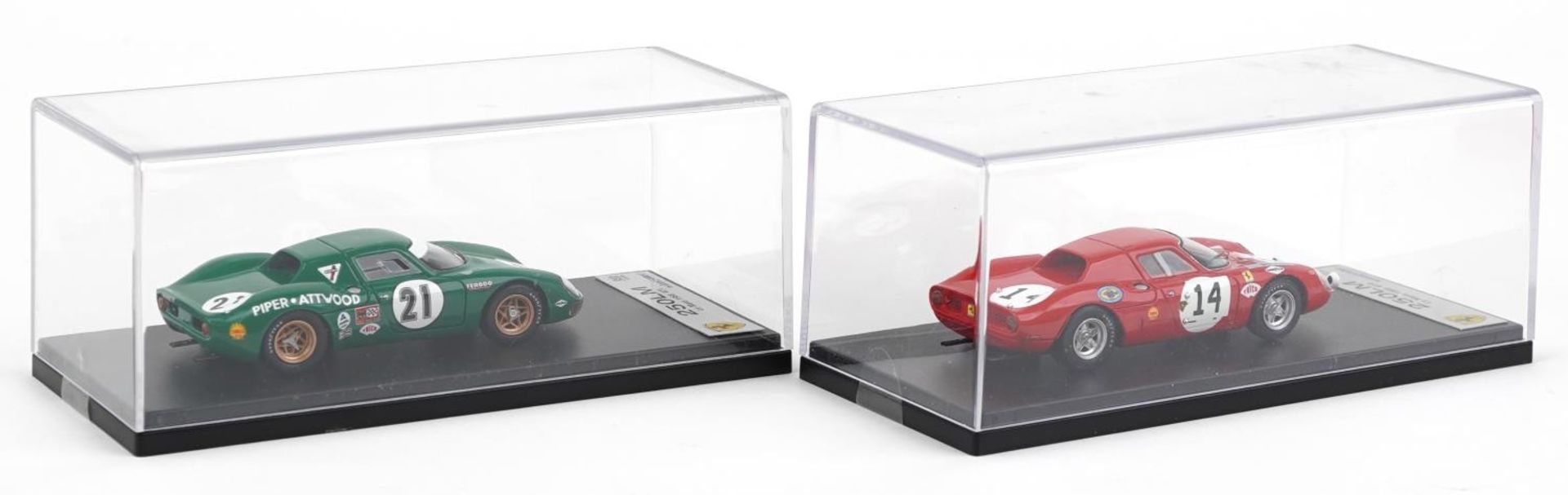 Two Looksmart 1:43 scale diecast model racing vehicles with boxes and display cases comprising Le - Bild 3 aus 3