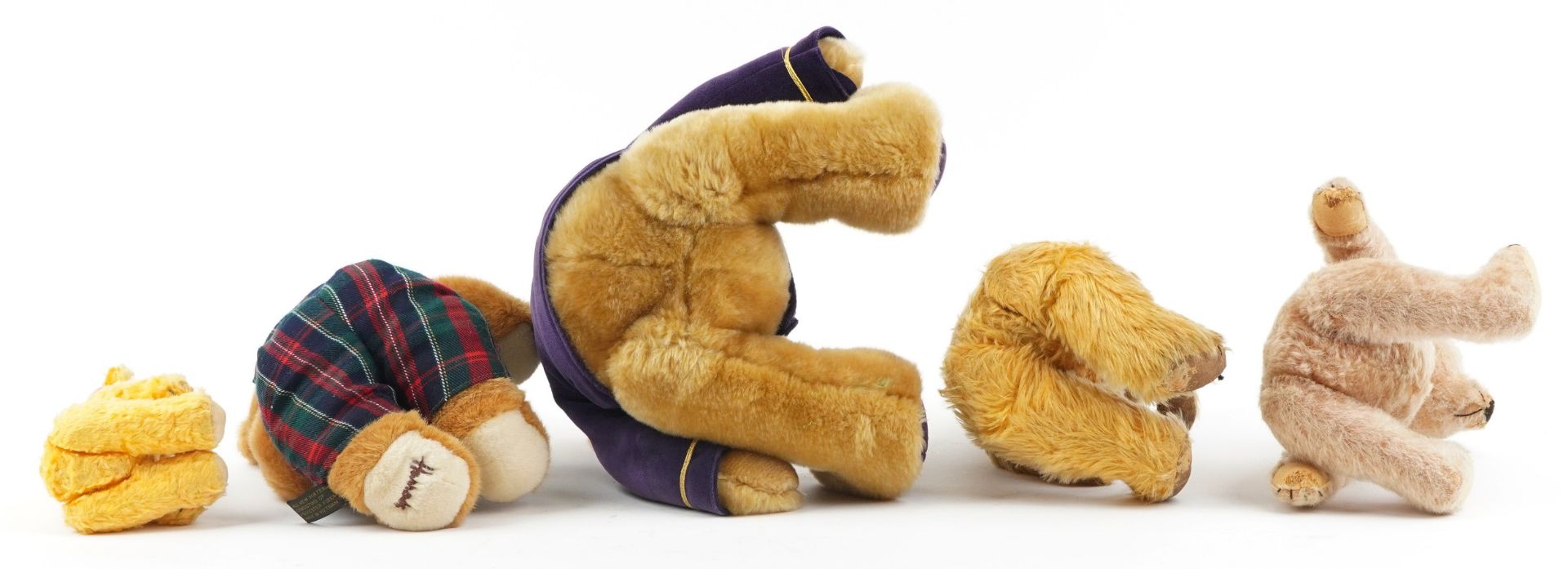 Five vintage and later teddy bears comprising three with jointed limbs and two Harrods examples, the - Bild 4 aus 4