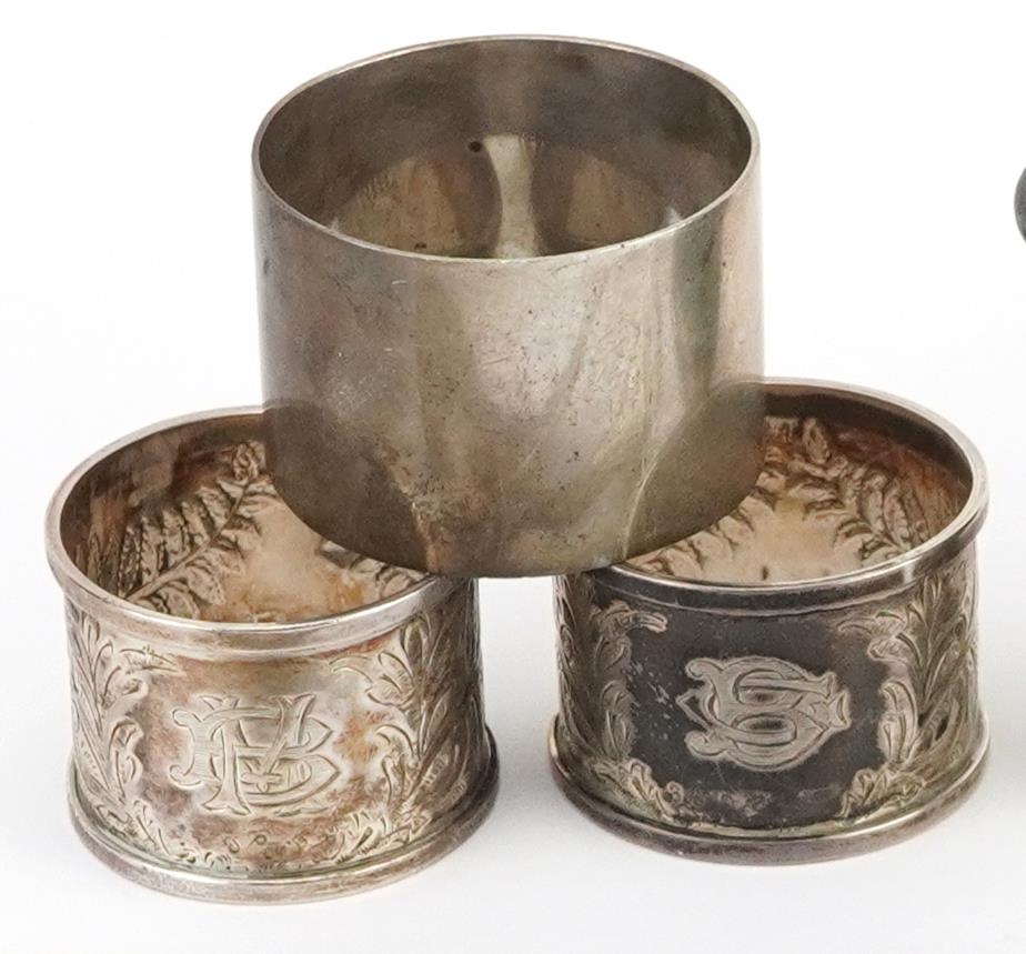 Victorian and later silver comprising six napkin rings, eggcup, pickle fork and tablespoon, the - Image 4 of 8