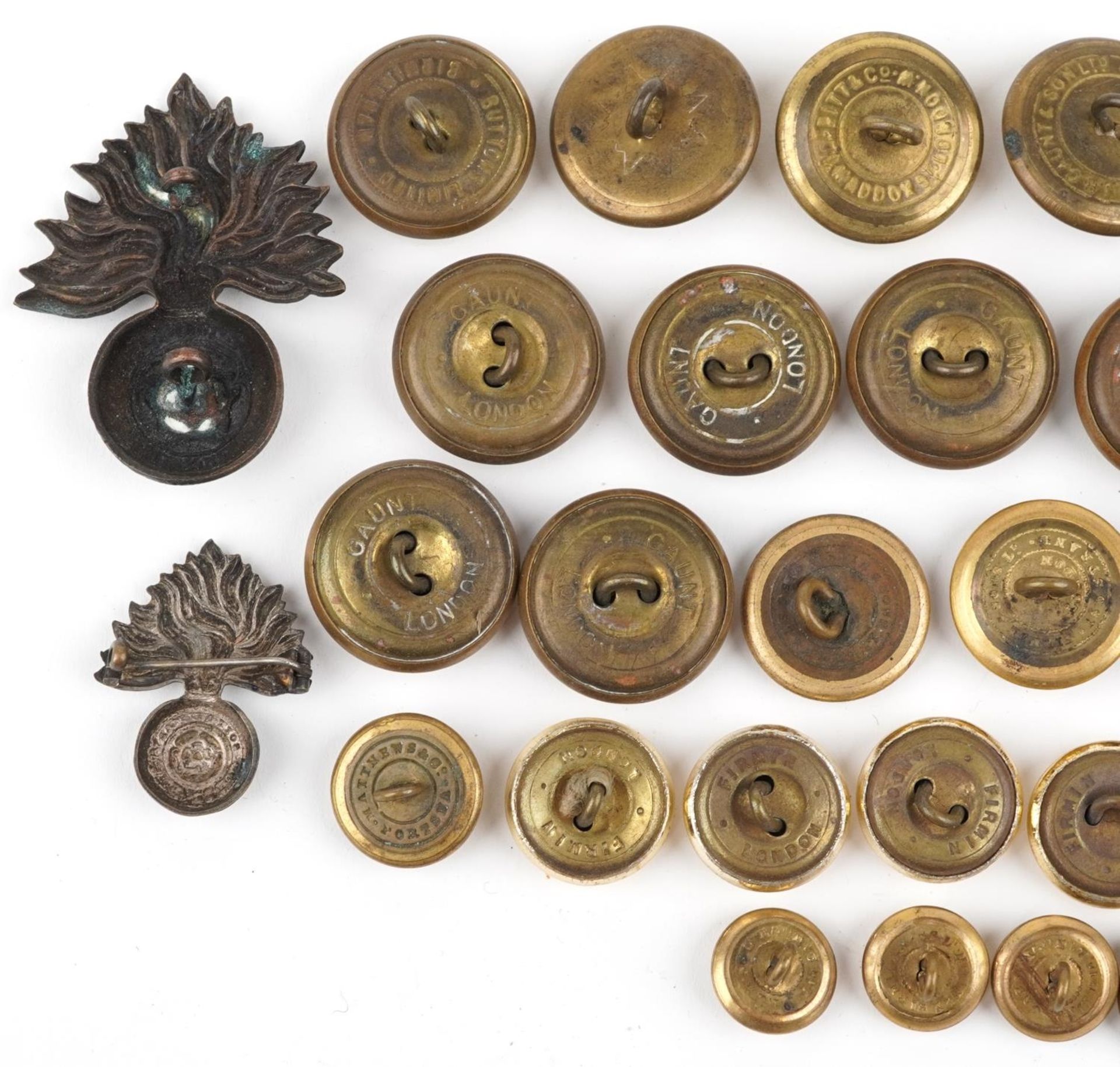 Collection of Victorian and later British and naval interest buttons including Royal Army Service - Image 5 of 6