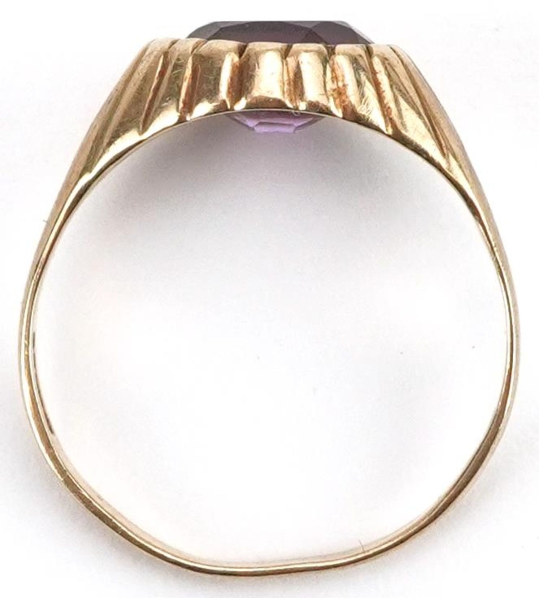 9ct gold oval amethyst ring with ornate setting, size K, 2.0g - Image 3 of 5