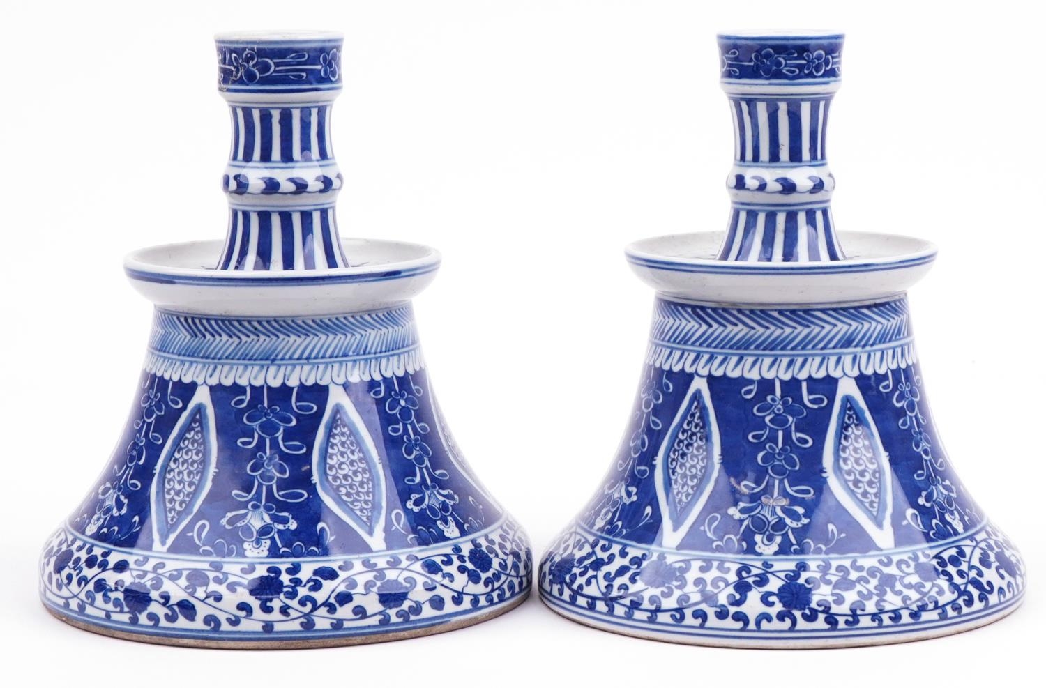 Pair of Chinese Islamic blue and white porcelain hookah bases hand painted with flowers, each 24cm - Image 3 of 6